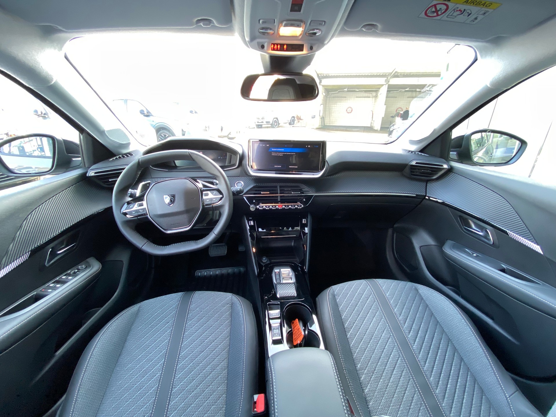 PEUGEOT 208 1.2 MHEV 110 Allure Premium-image-6