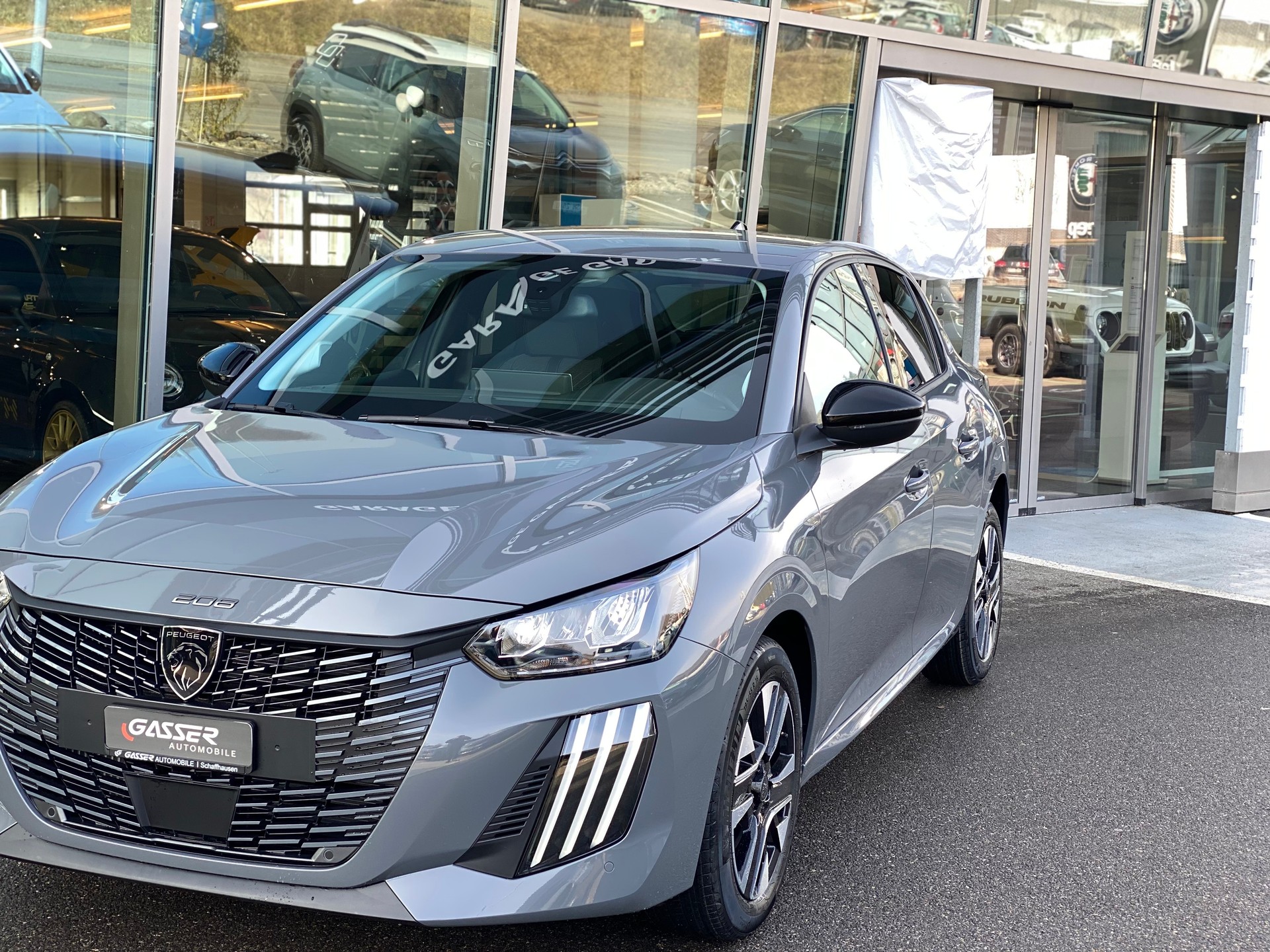 PEUGEOT 208 1.2 MHEV 110 Allure Premium-image-1