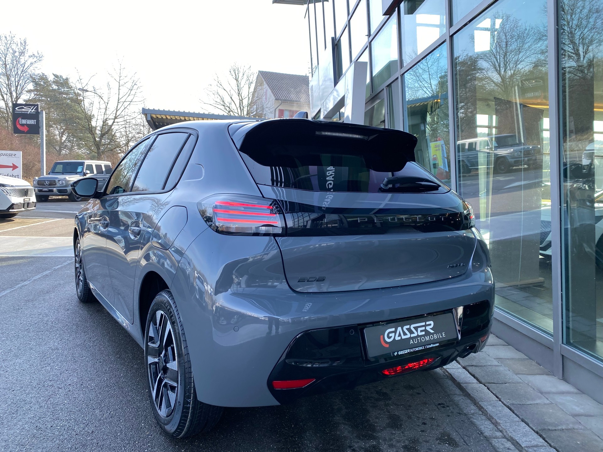 PEUGEOT 208 1.2 MHEV 110 Allure Premium-image-3