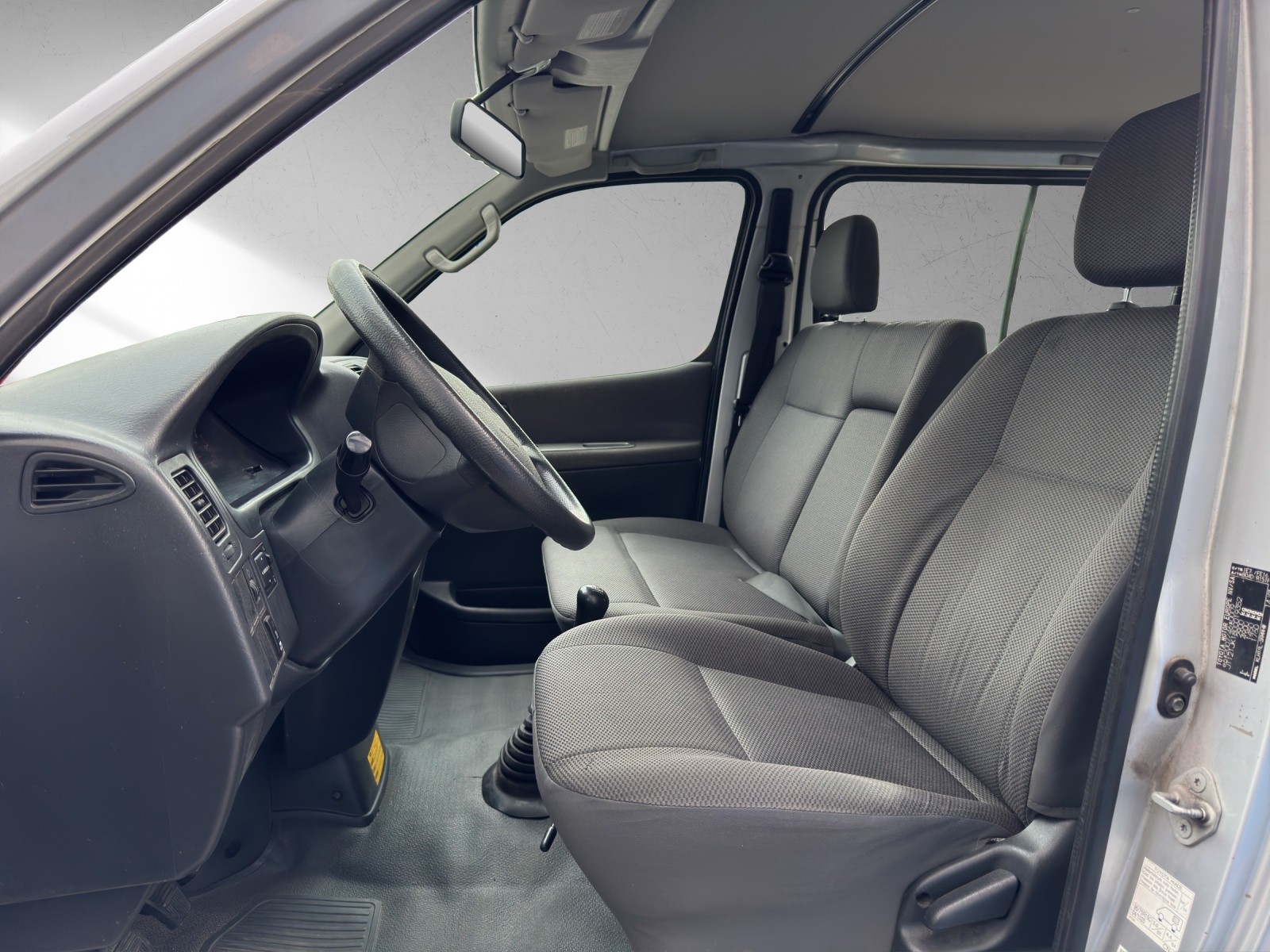 TOYOTA Hiace D-4D Van 4WD SWB-image-9