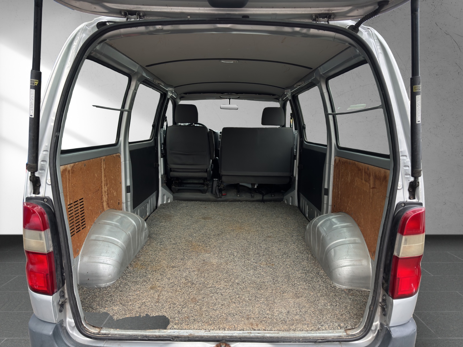 TOYOTA Hiace D-4D Van 4WD SWB-image-6