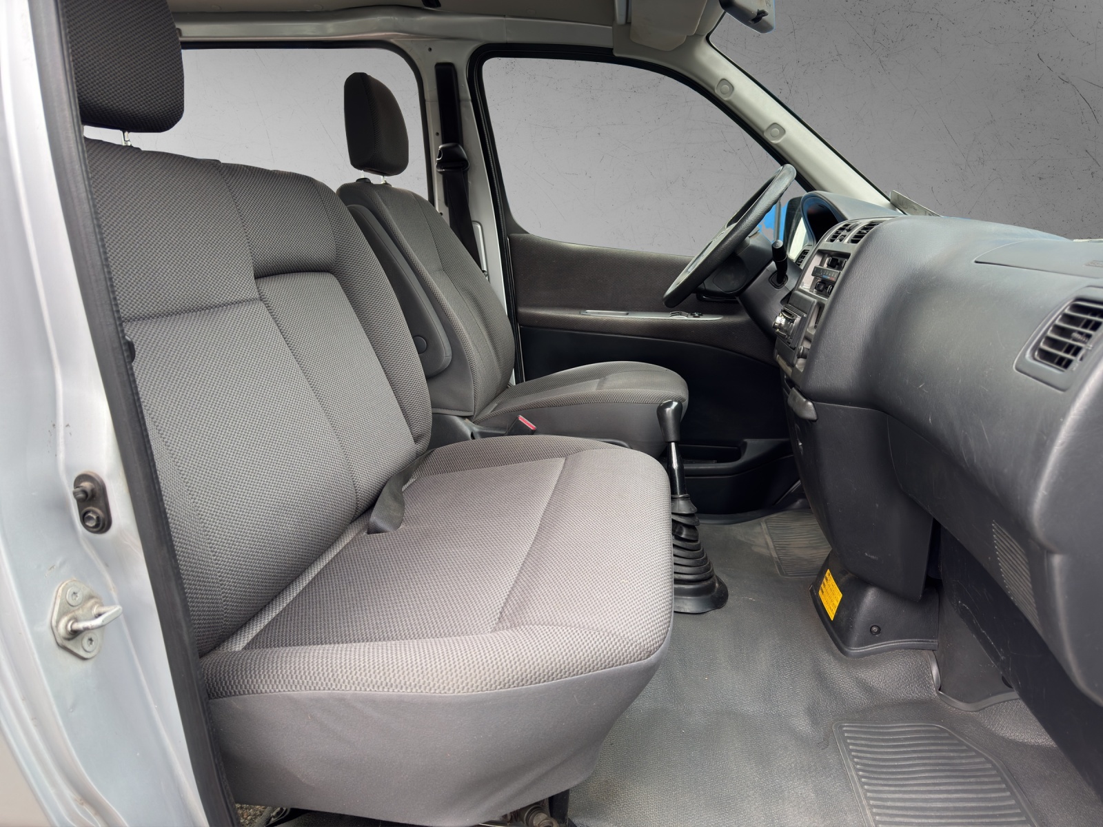 TOYOTA Hiace D-4D Van 4WD SWB-image-10