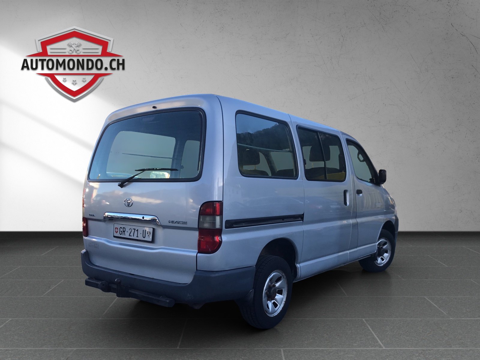 TOYOTA Hiace D-4D Van 4WD SWB-image-4