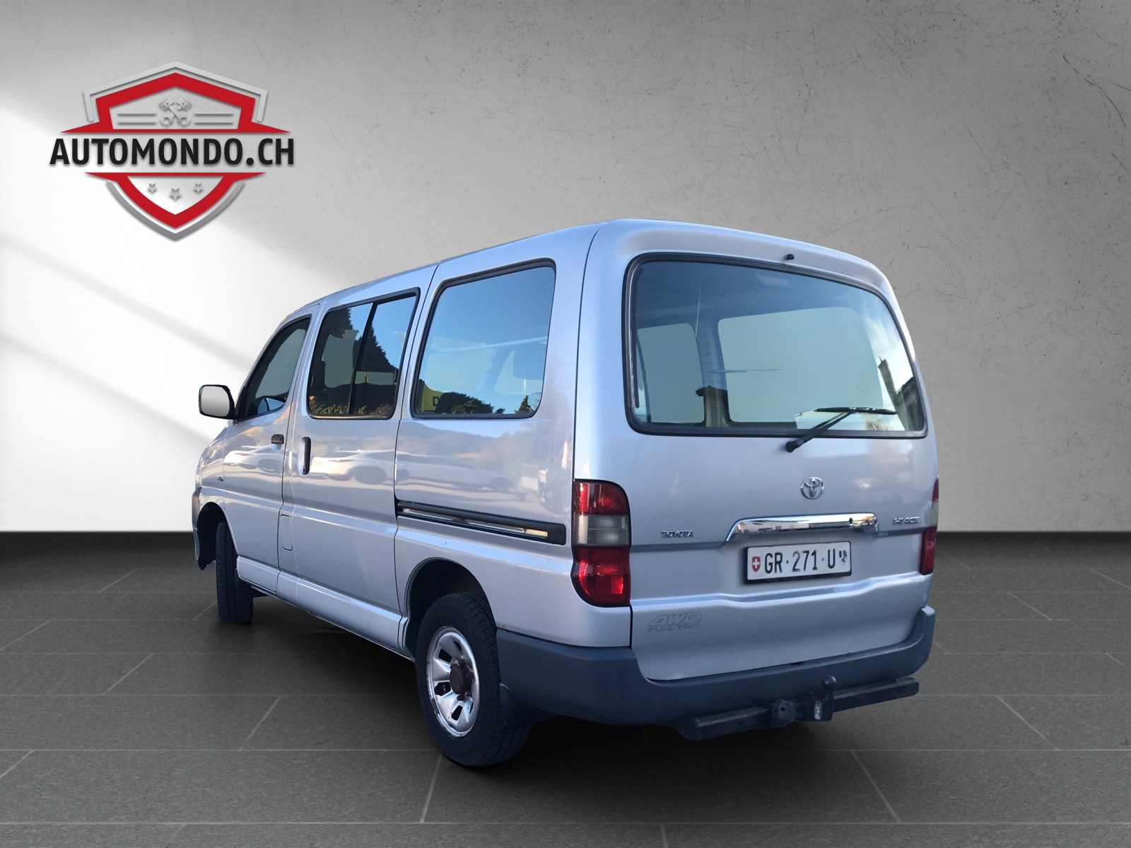 TOYOTA Hiace D-4D Van 4WD SWB-image-3