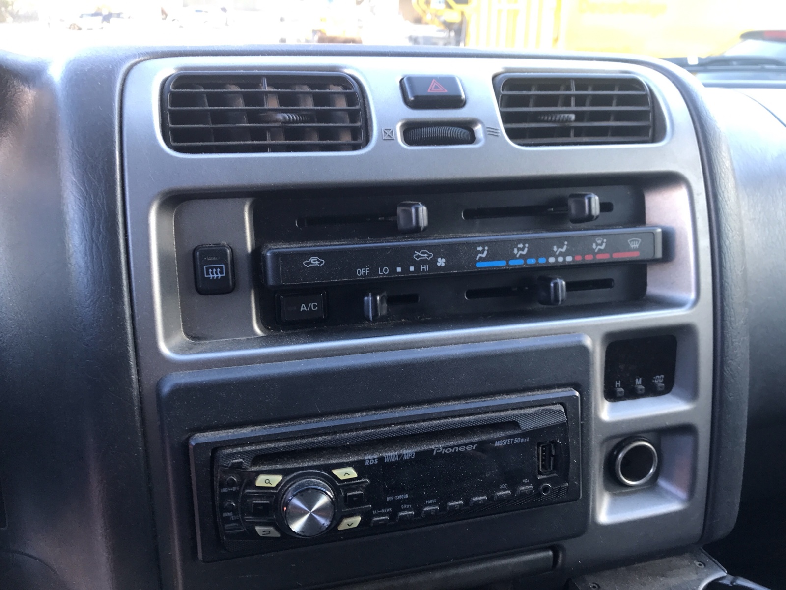 TOYOTA Hiace D-4D Van 4WD SWB-image-8