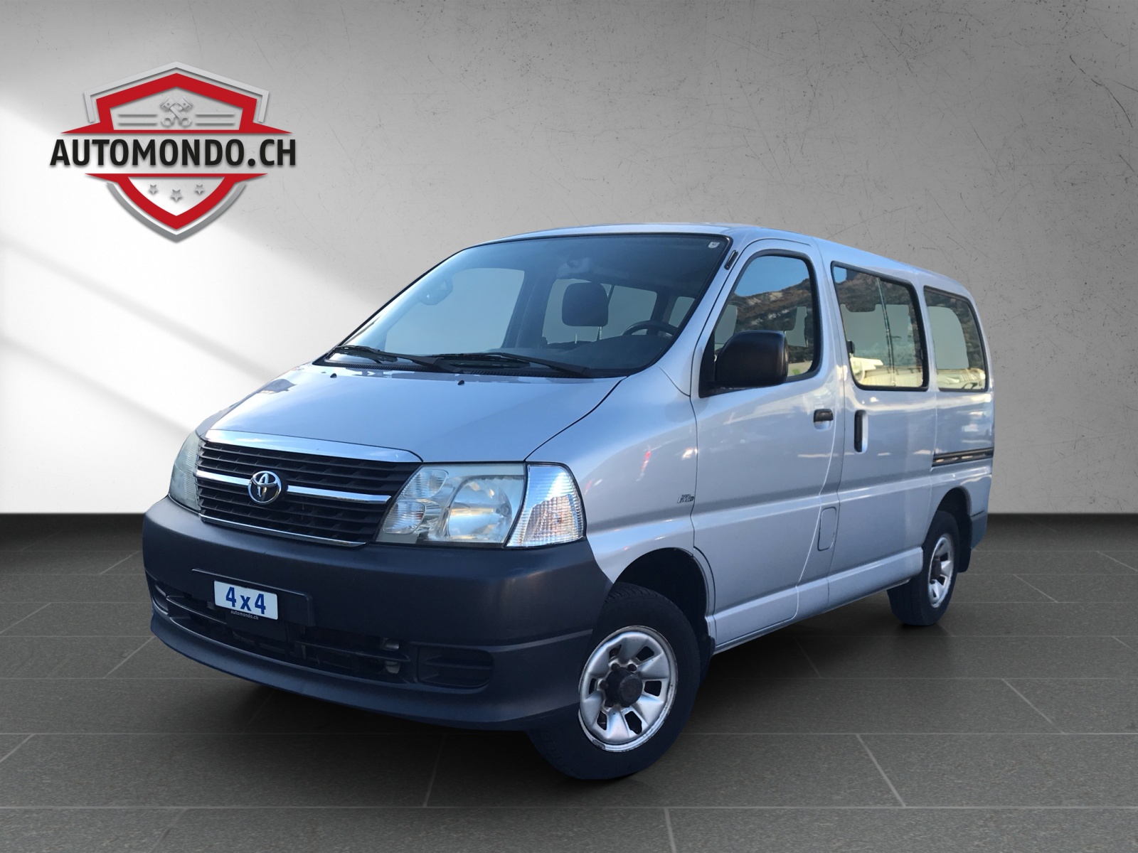 TOYOTA Hiace D-4D Van 4WD SWB