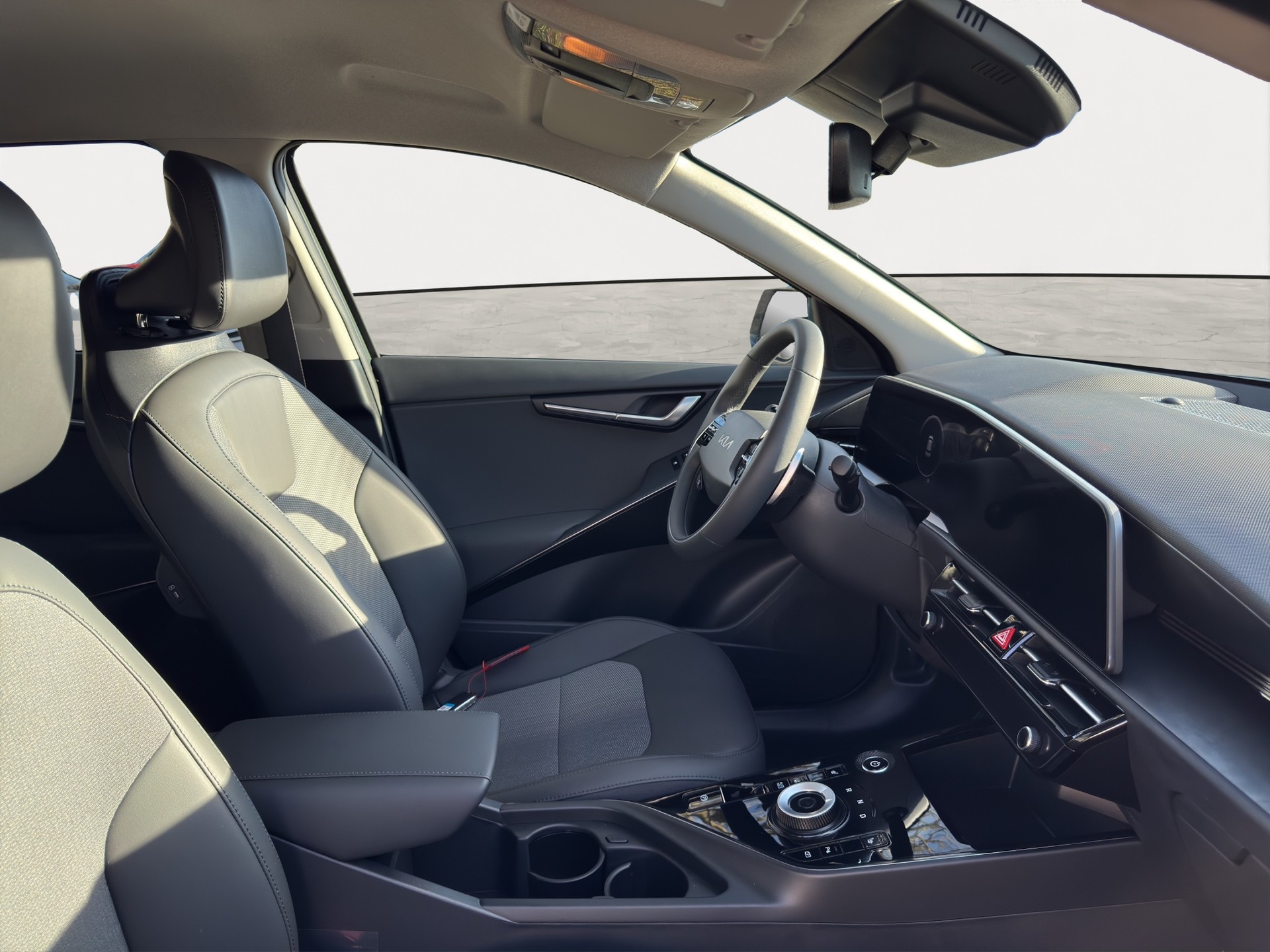 KIA Niro EV 64,8 kWh Light Advanced-image-10