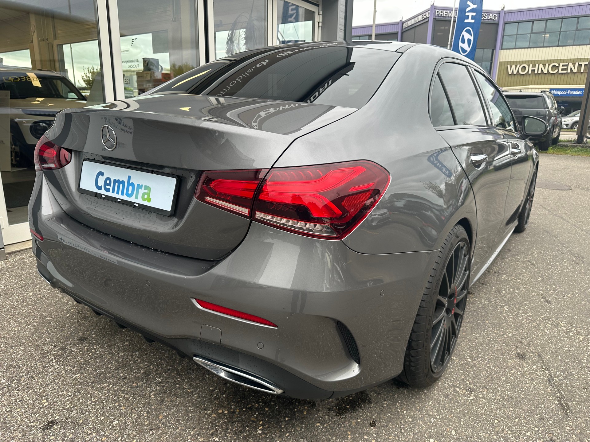 MERCEDES-BENZ A 220 d AMG Line 8G-DCT-image-4