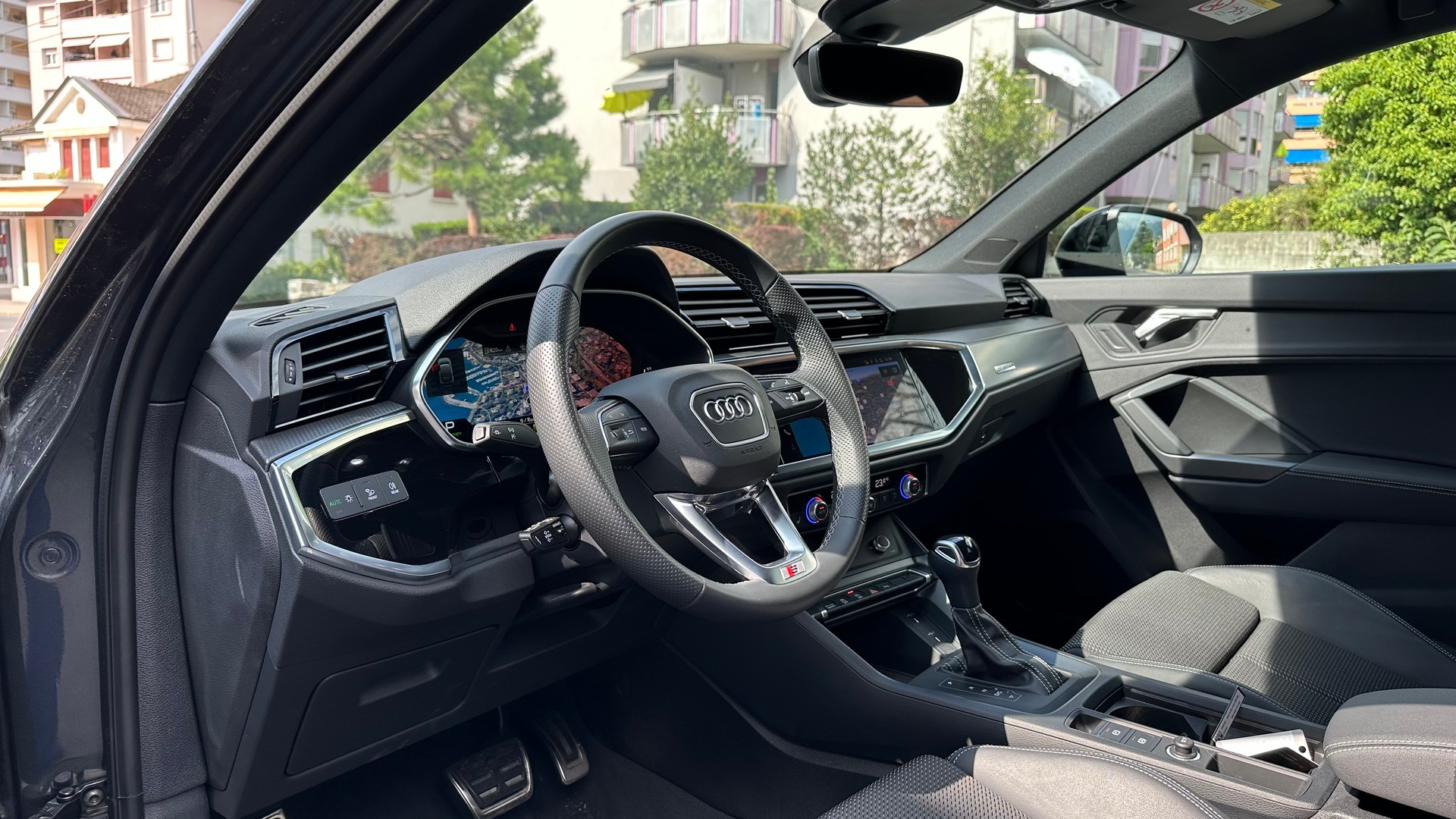 AUDI Q3 Sportback 40 TDI S line quattro S-tronic-image-4