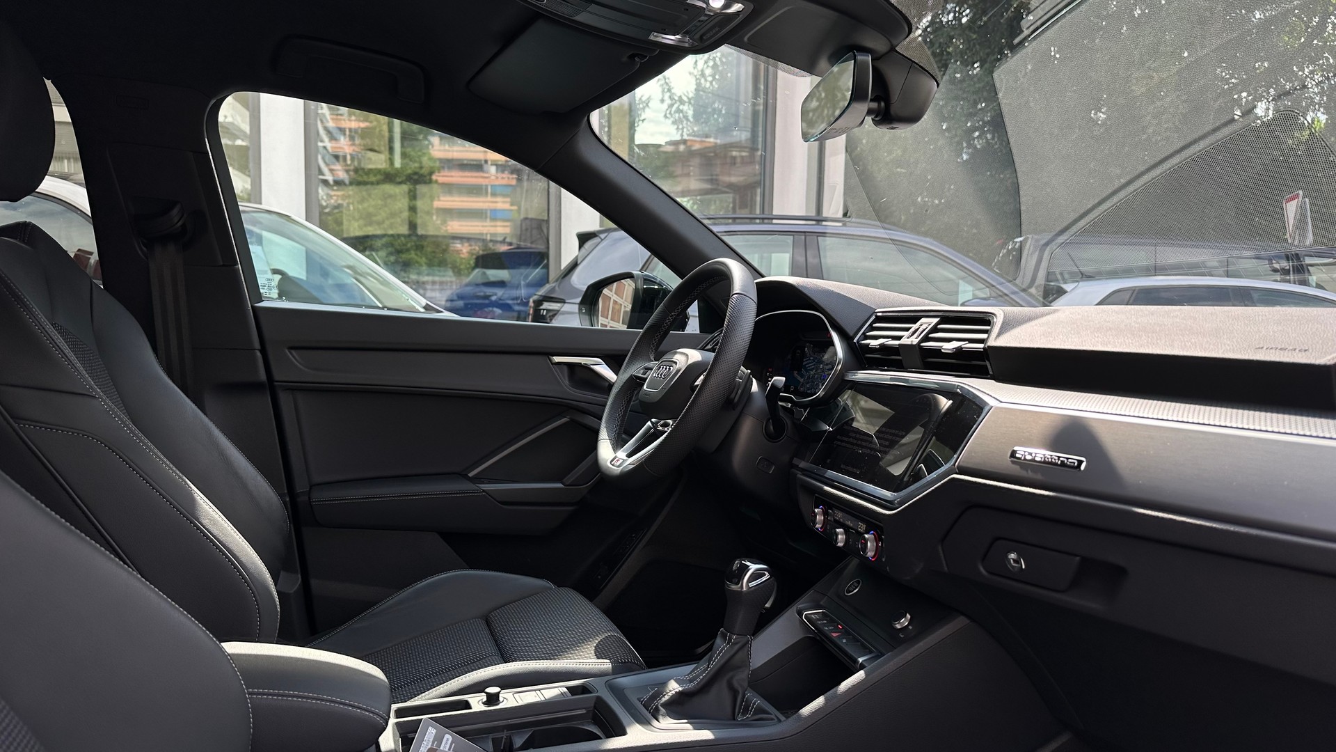 AUDI Q3 Sportback 40 TDI S line quattro S-tronic-image-2