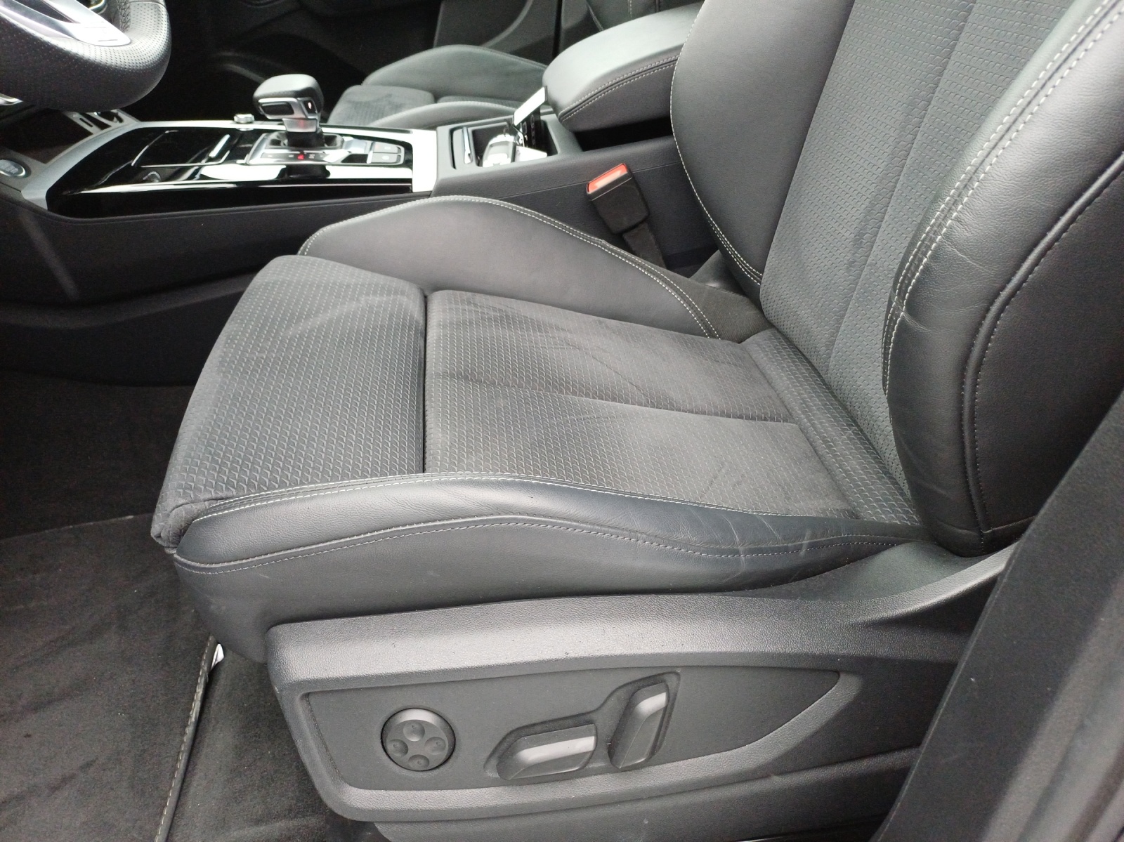 AUDI Q5 Sportback 40 TDI Blackedition quattro S-tronic-image-14