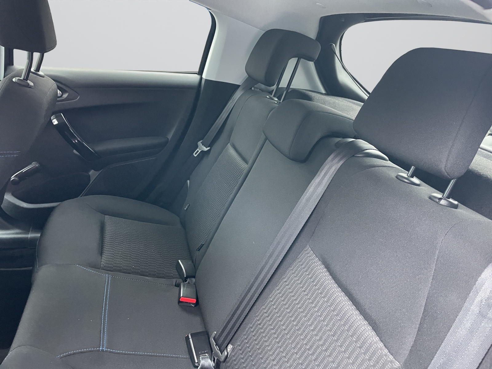 PEUGEOT 208 1.2 P.Tech Signature-image-7