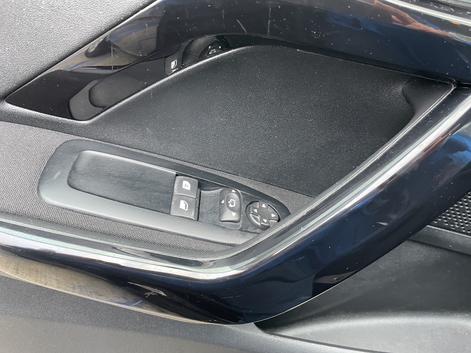 PEUGEOT 208 1.2 P.Tech Signature-image-14