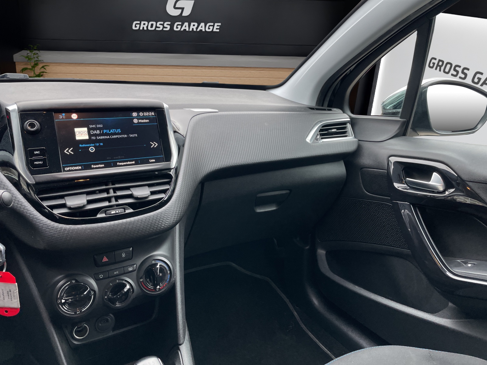 PEUGEOT 208 1.2 P.Tech Signature-image-6