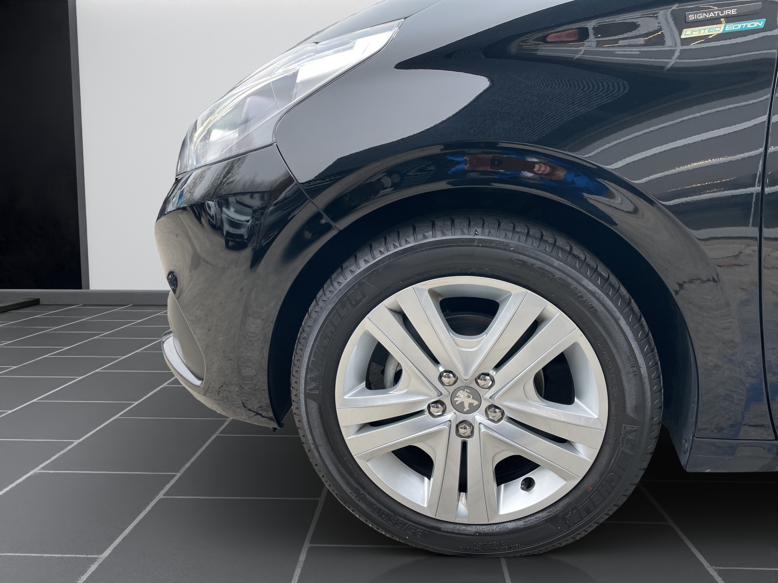 PEUGEOT 208 1.2 P.Tech Signature-image-9