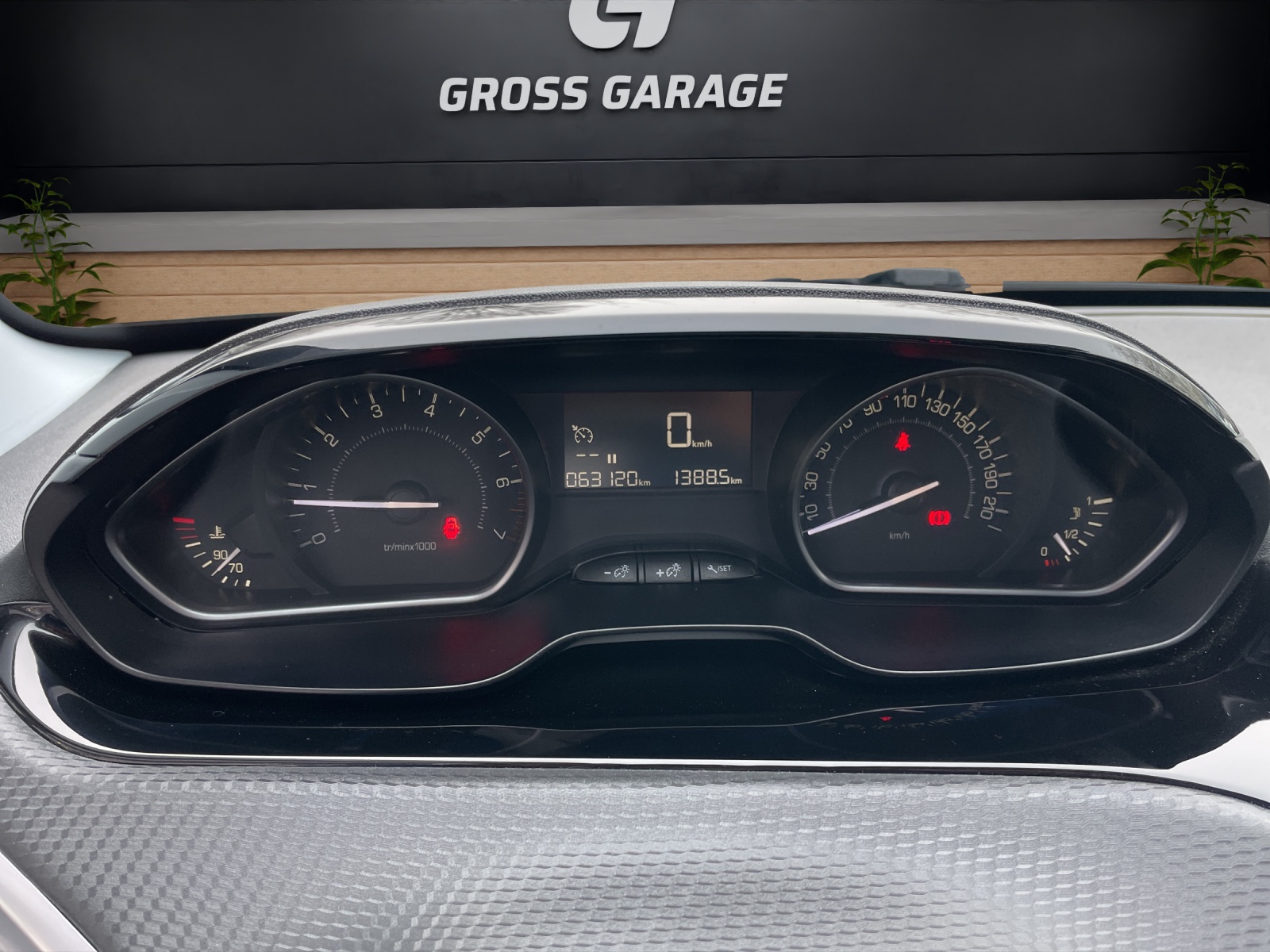 PEUGEOT 208 1.2 P.Tech Signature-image-13