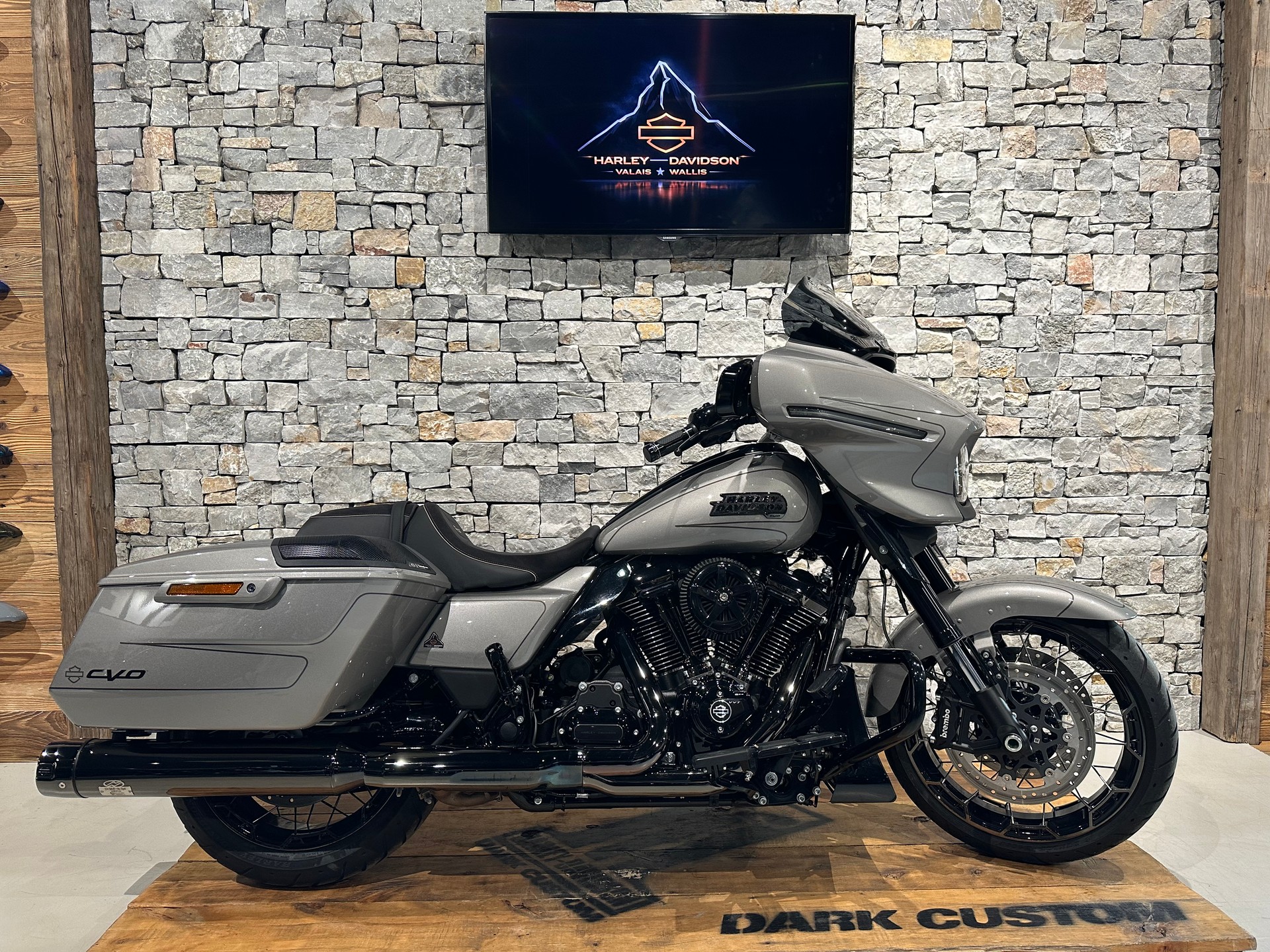 HARLEY-DAVIDSON FLHXSE Street Glide CVO 121