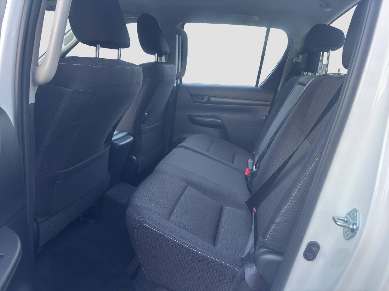 TOYOTA Hilux Double Cab.-Pick-up 2.4 D-4D 150 Comfort-image-13