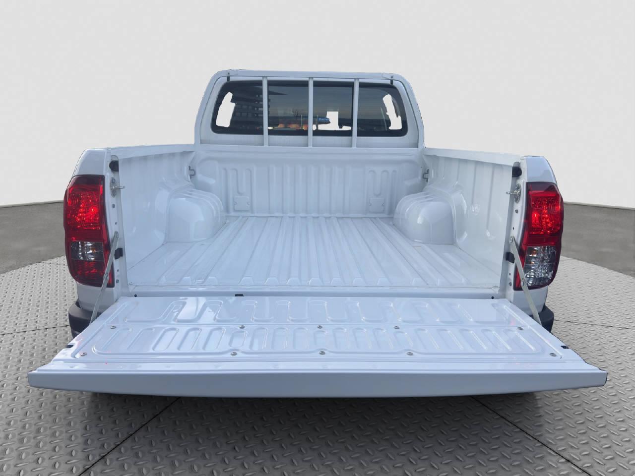 TOYOTA Hilux Double Cab.-Pick-up 2.4 D-4D 150 Comfort-image-5