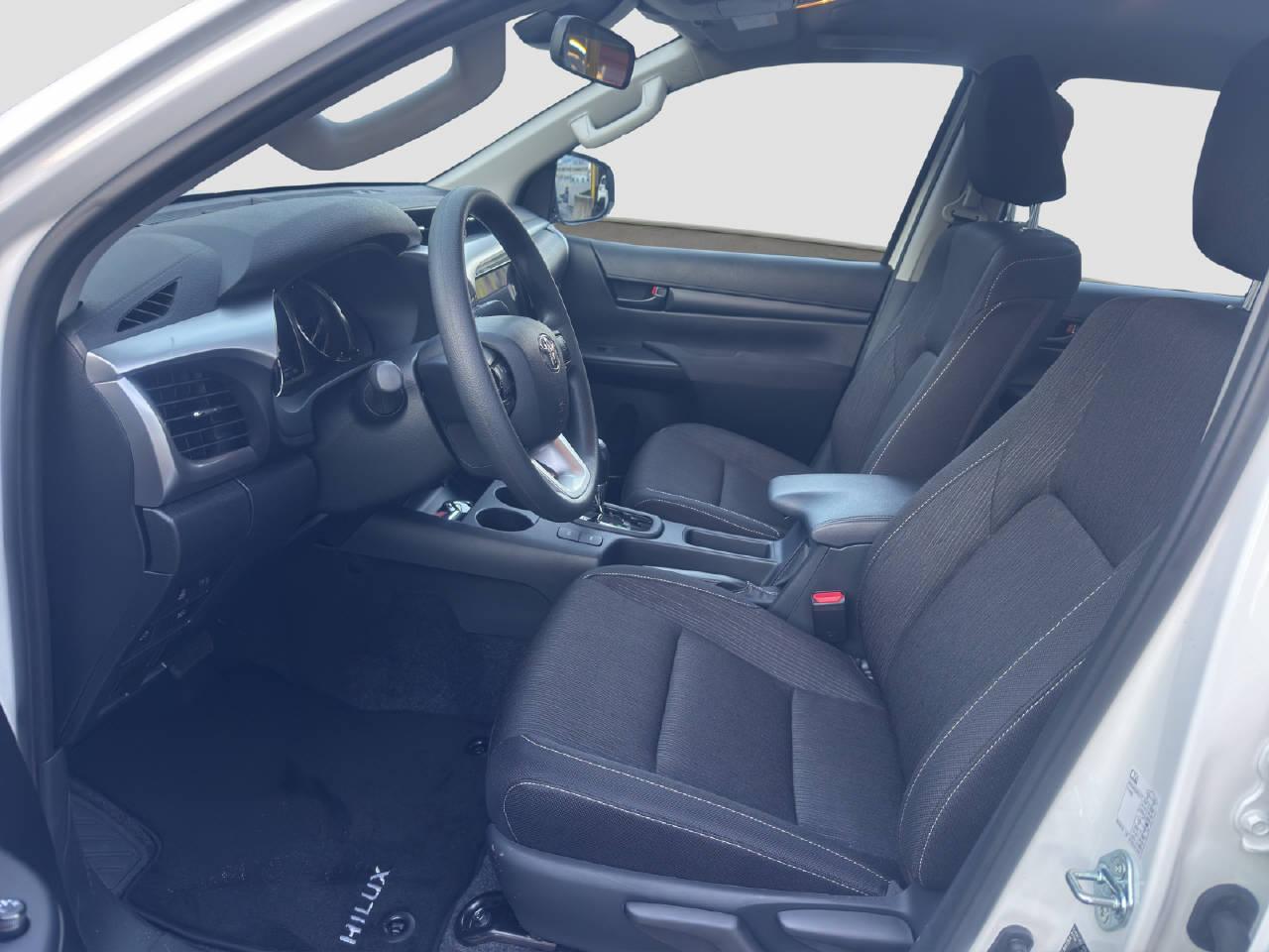 TOYOTA Hilux Double Cab.-Pick-up 2.4 D-4D 150 Comfort-image-9