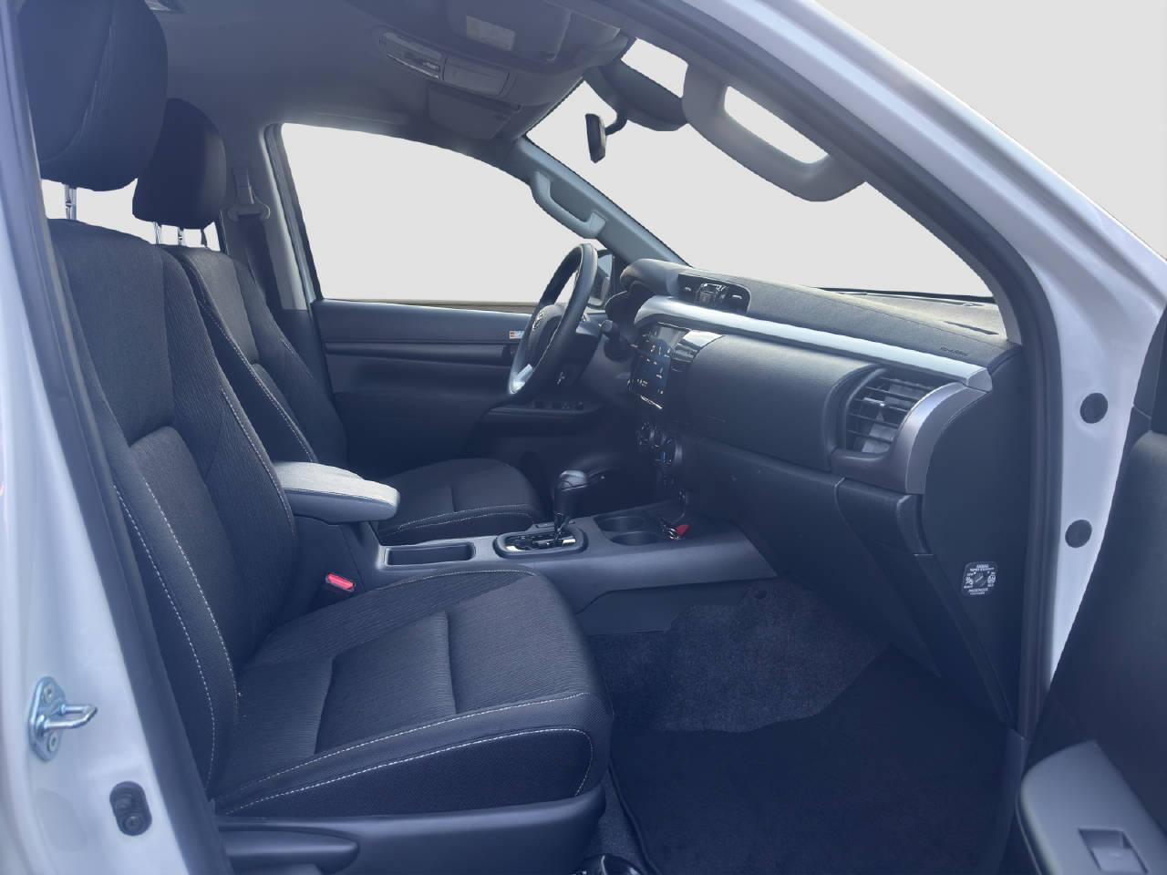 TOYOTA Hilux Double Cab.-Pick-up 2.4 D-4D 150 Comfort-image-14