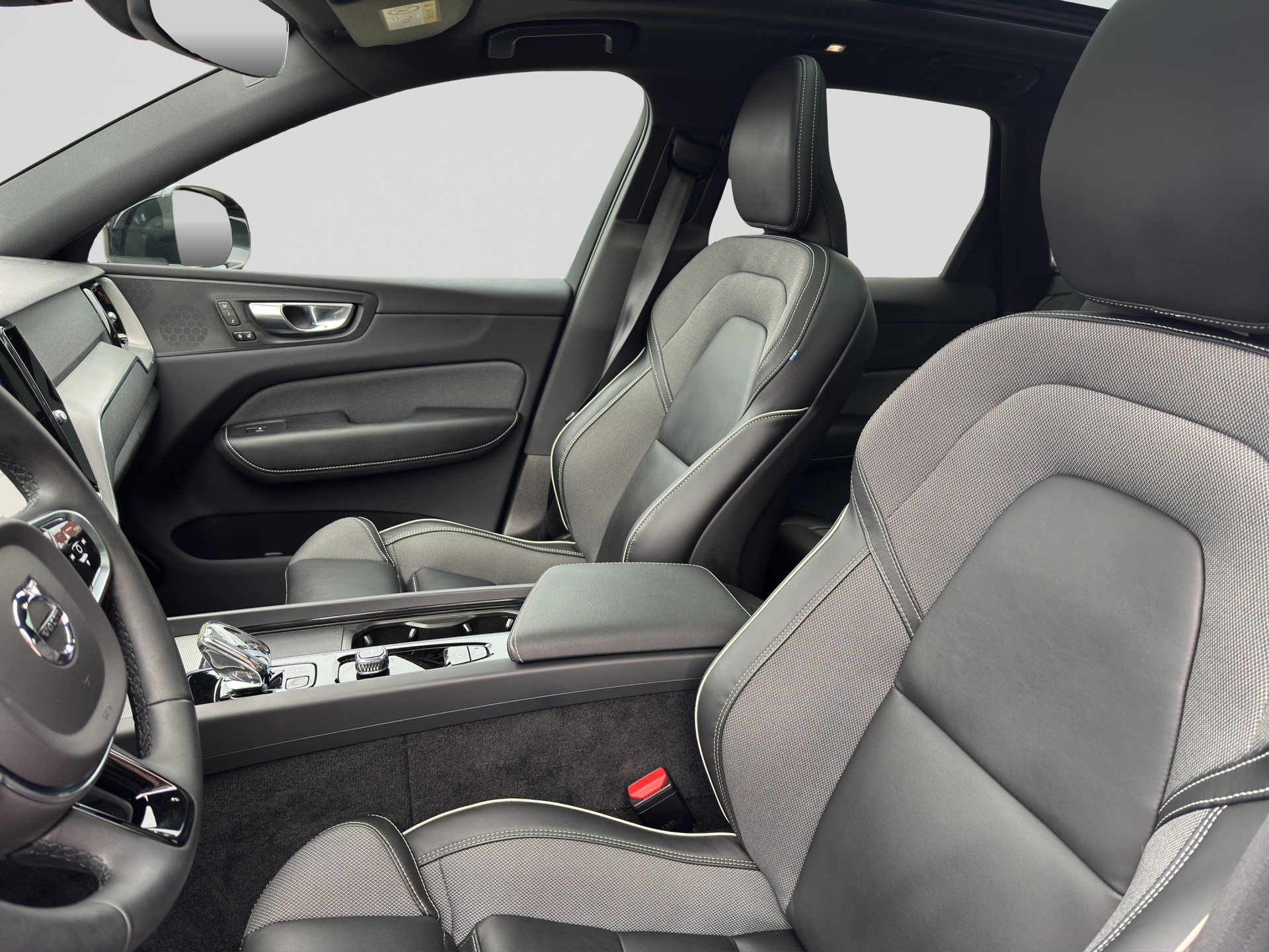 VOLVO XC60 T6 eAWD PluginHybrid Plus Bright Geartronic-image-5