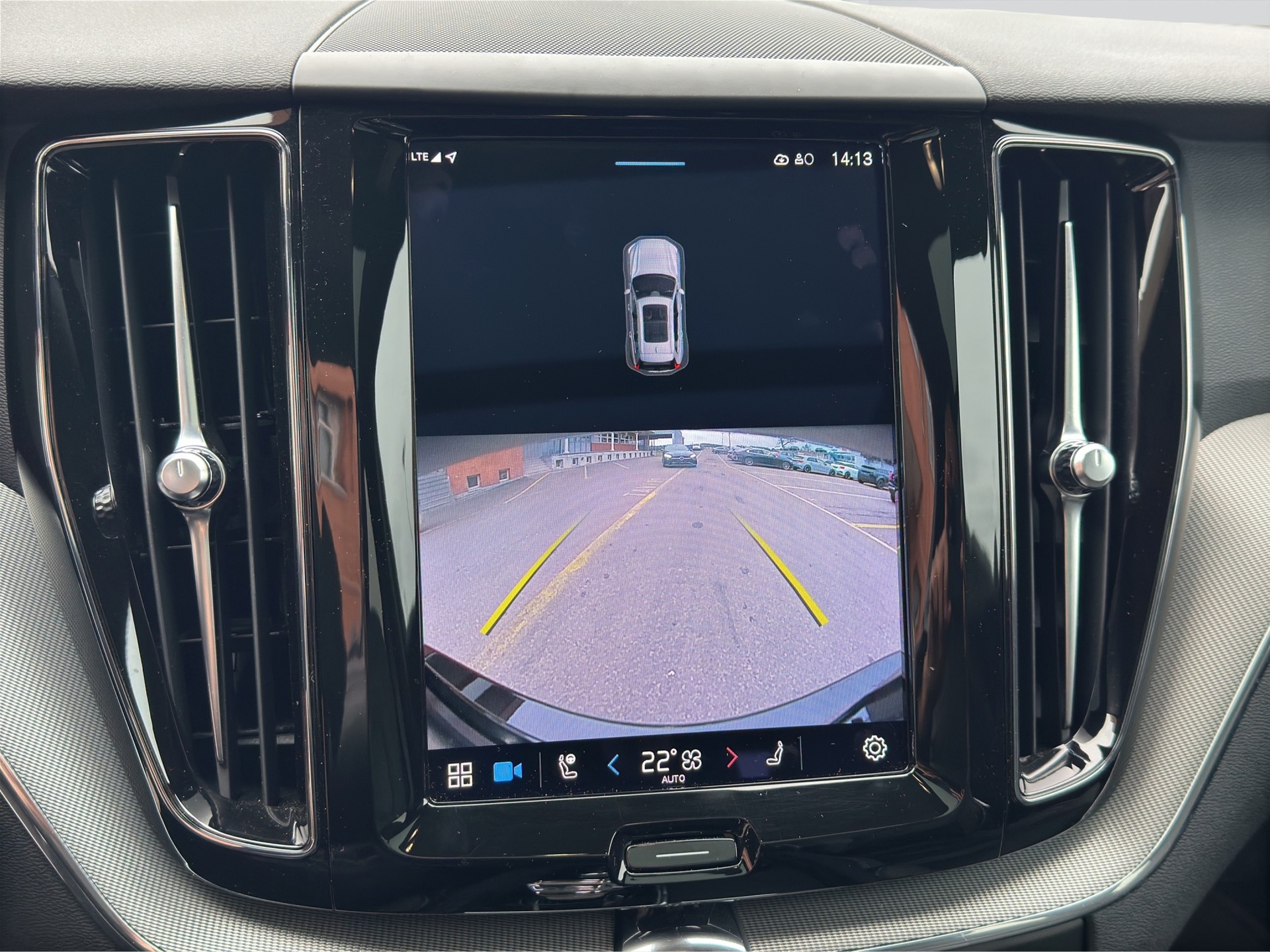VOLVO XC60 T6 eAWD PluginHybrid Plus Bright Geartronic-image-13