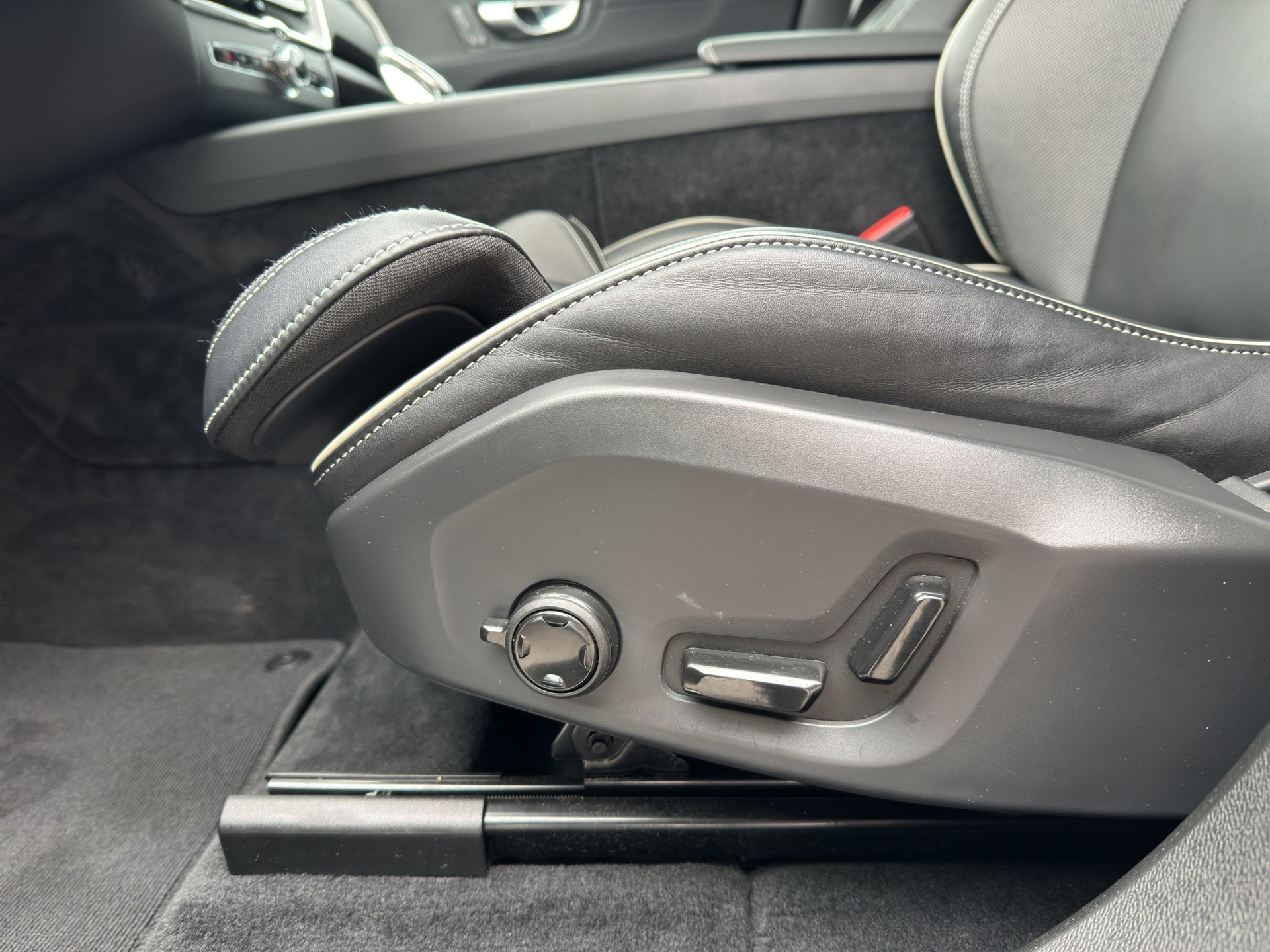 VOLVO XC60 T6 eAWD PluginHybrid Plus Bright Geartronic-image-9