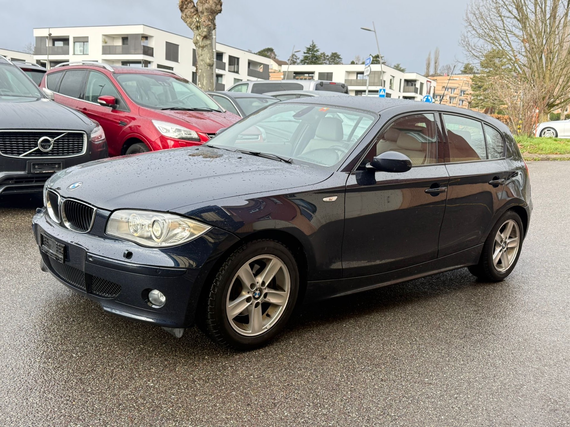 BMW 120i-image-1