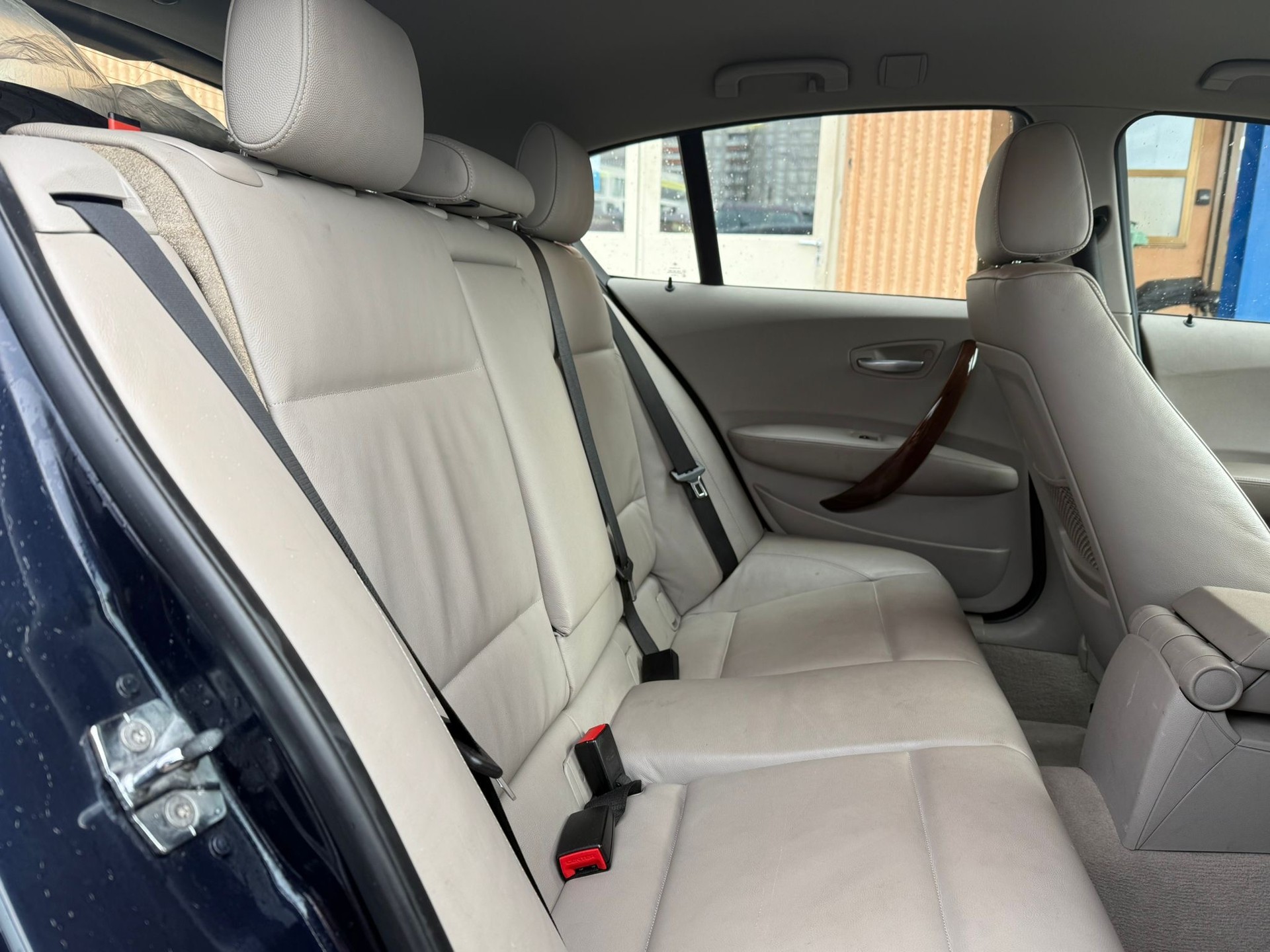BMW 120i-image-10
