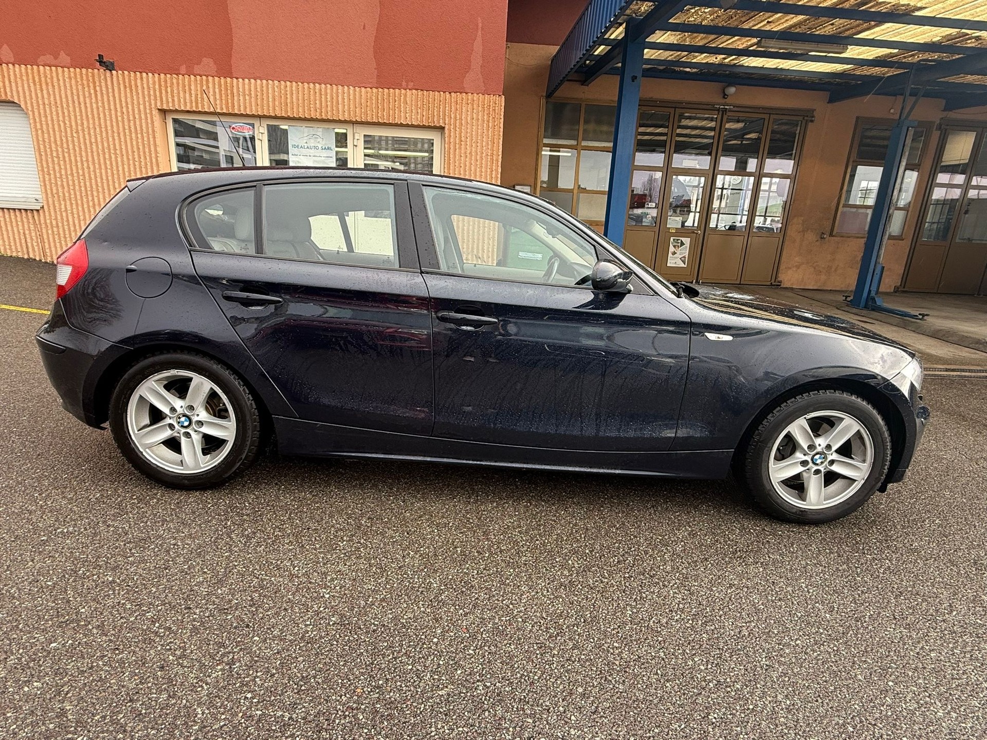 BMW 120i-image-3
