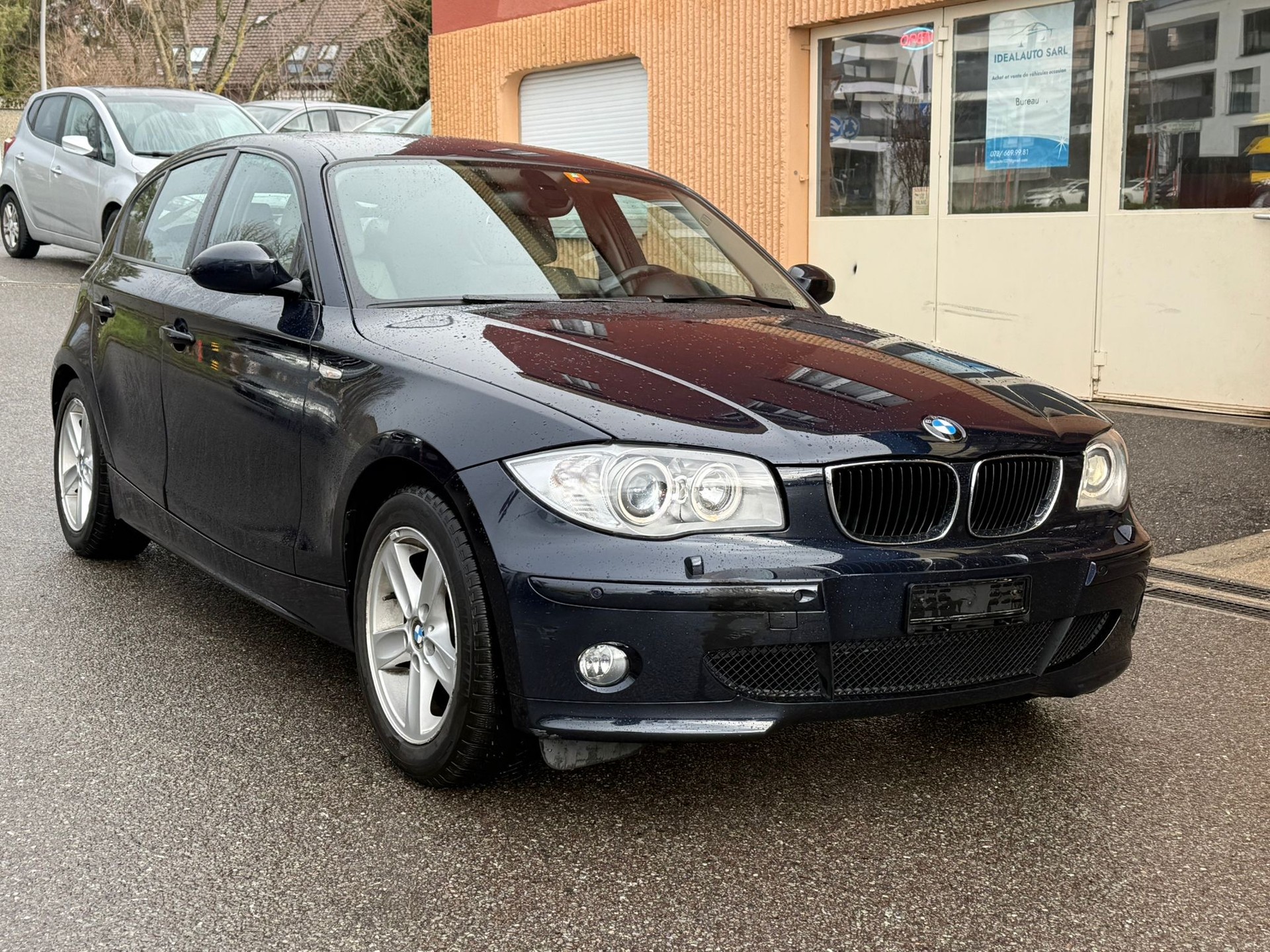 BMW 120i-image-2