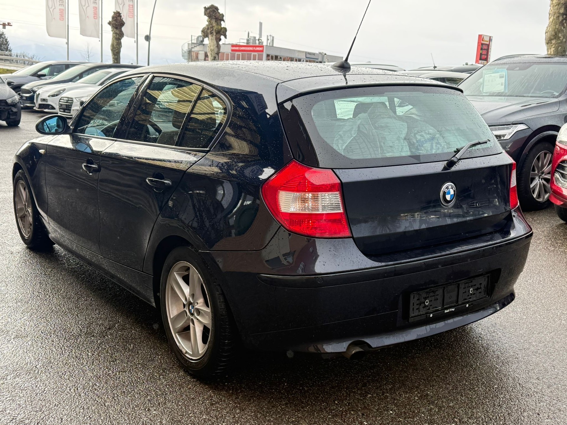 BMW 120i-image-5