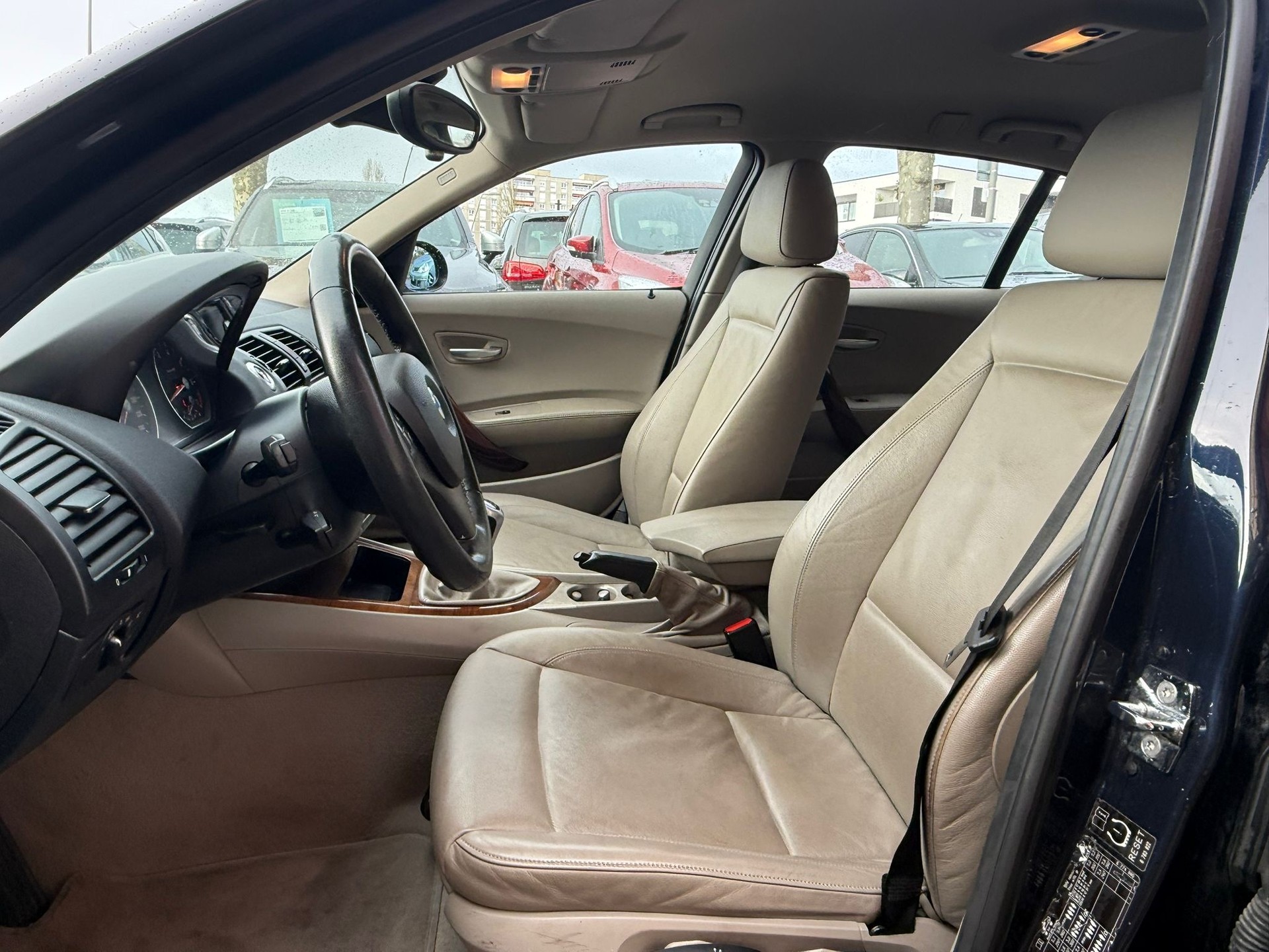 BMW 120i-image-11