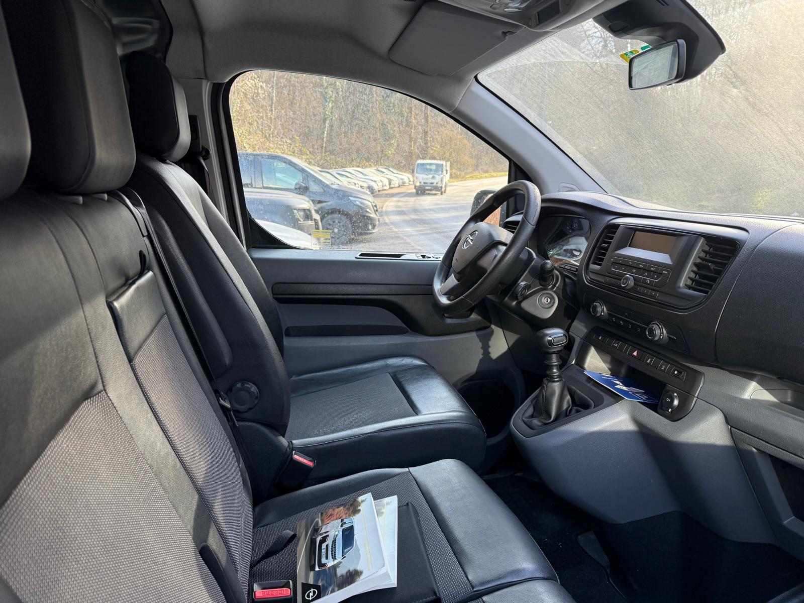 OPEL Vivaro Cargo 2.0 CDTI Essentia s/s M EN-image-4