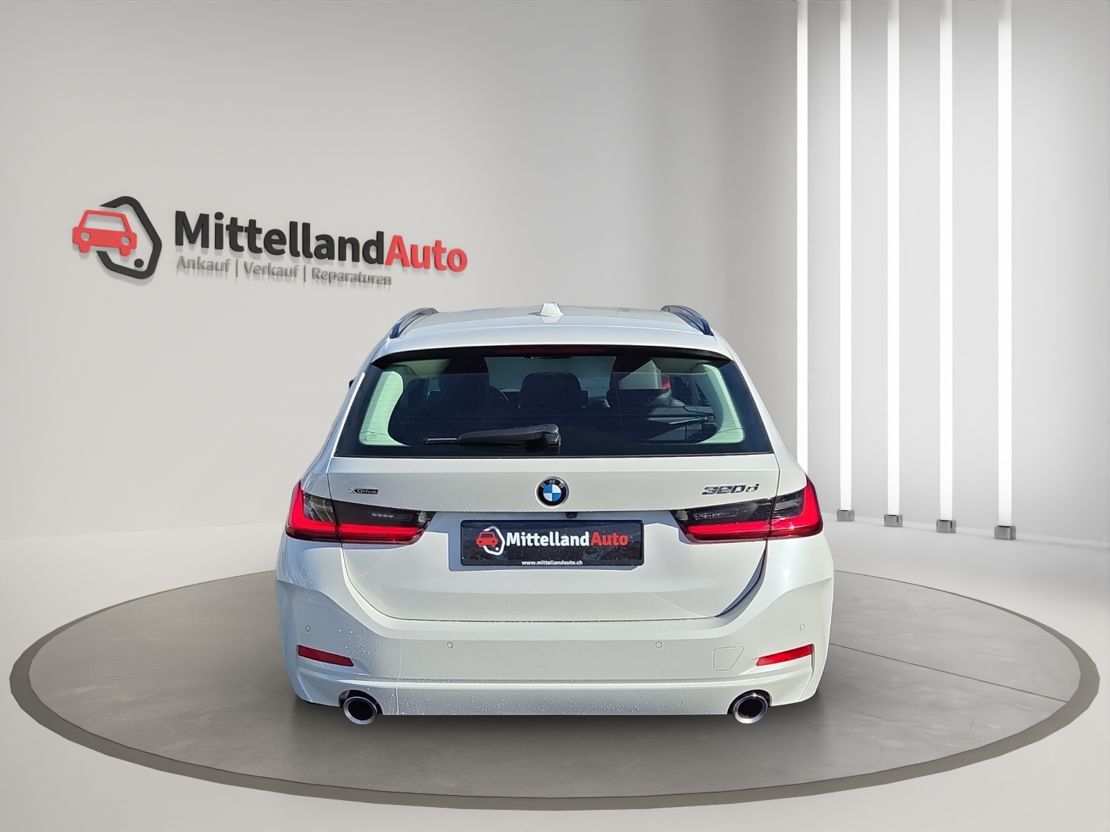 BMW 320d xDrive 48V Touring Steptronic-image-12