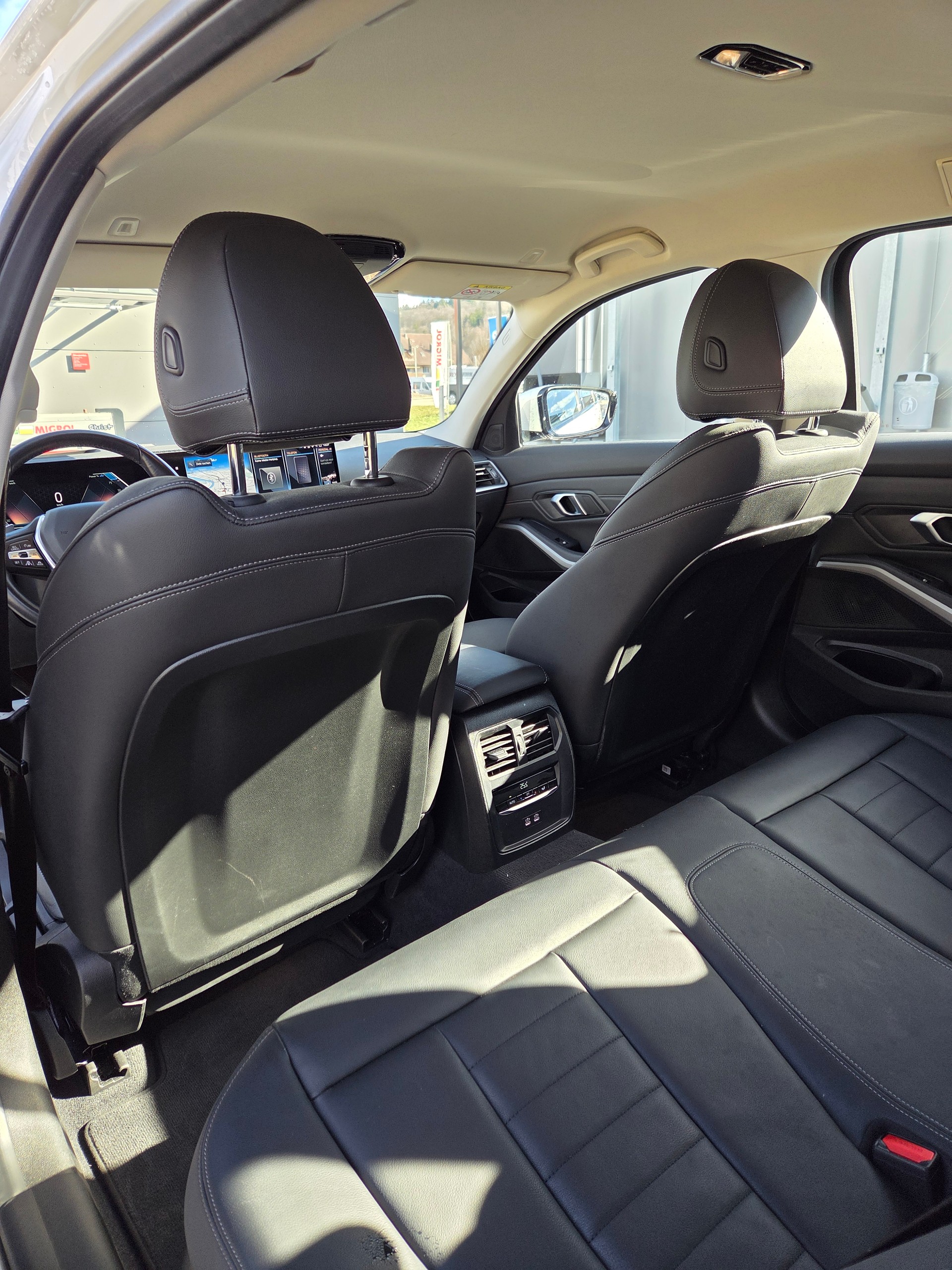 BMW 320d xDrive 48V Touring Steptronic-image-9