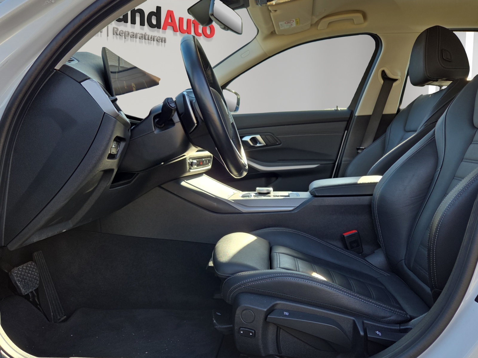 BMW 320d xDrive 48V Touring Steptronic-image-8