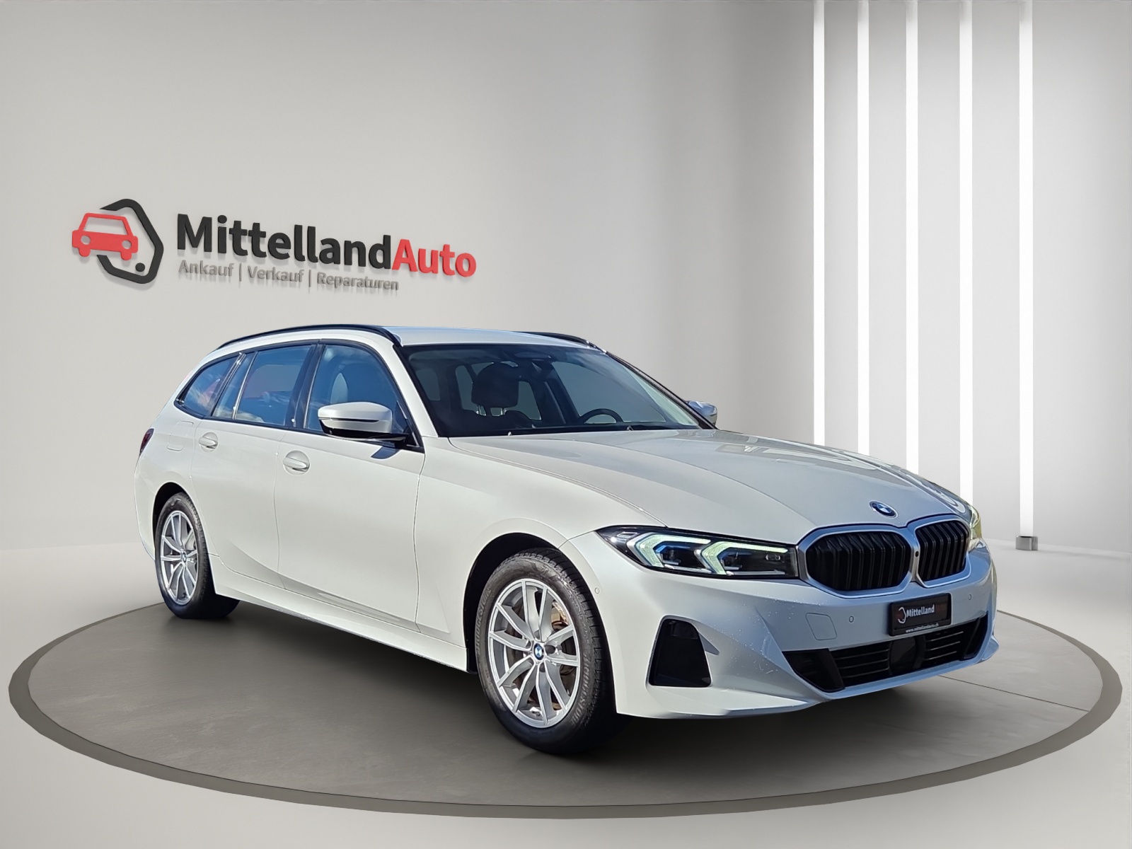 BMW 320d xDrive 48V Touring Steptronic-image-2