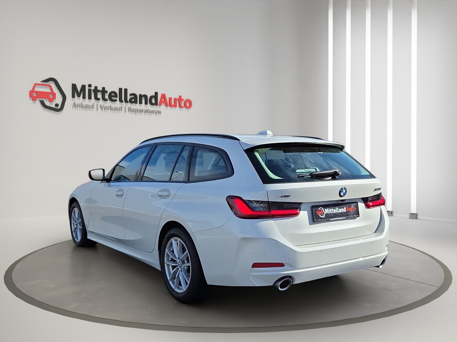 BMW 320d xDrive 48V Touring Steptronic-image-13