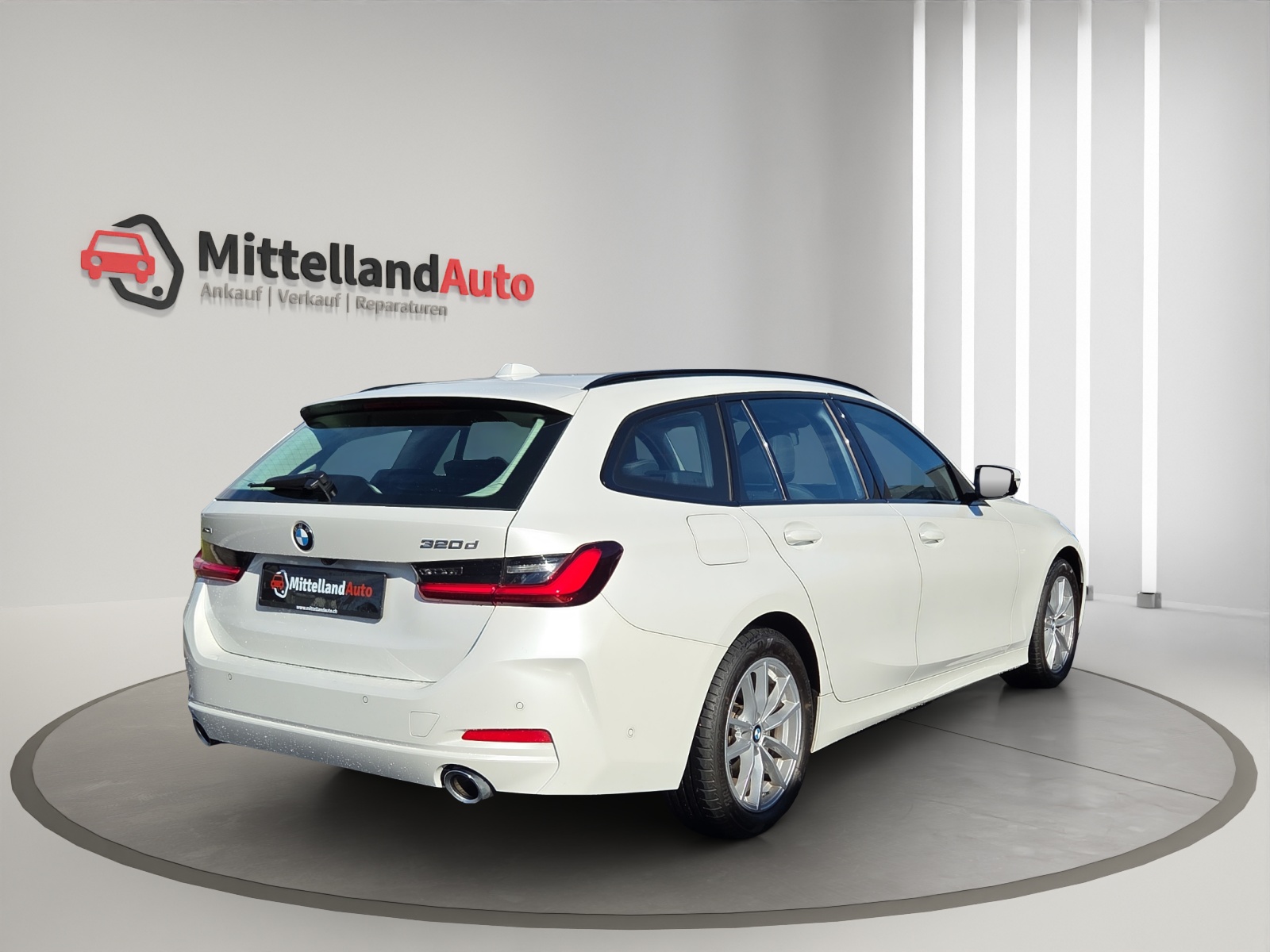 BMW 320d xDrive 48V Touring Steptronic-image-11