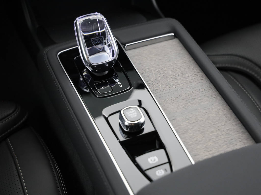 VOLVO XC90 2.0 T8 TE XCLUSIVE Ultra Dark eAWD-image-31