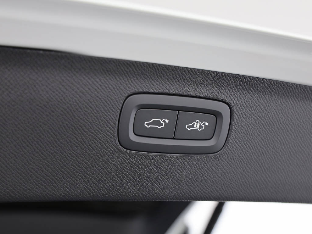 VOLVO XC90 2.0 T8 TE XCLUSIVE Ultra Dark eAWD-image-24