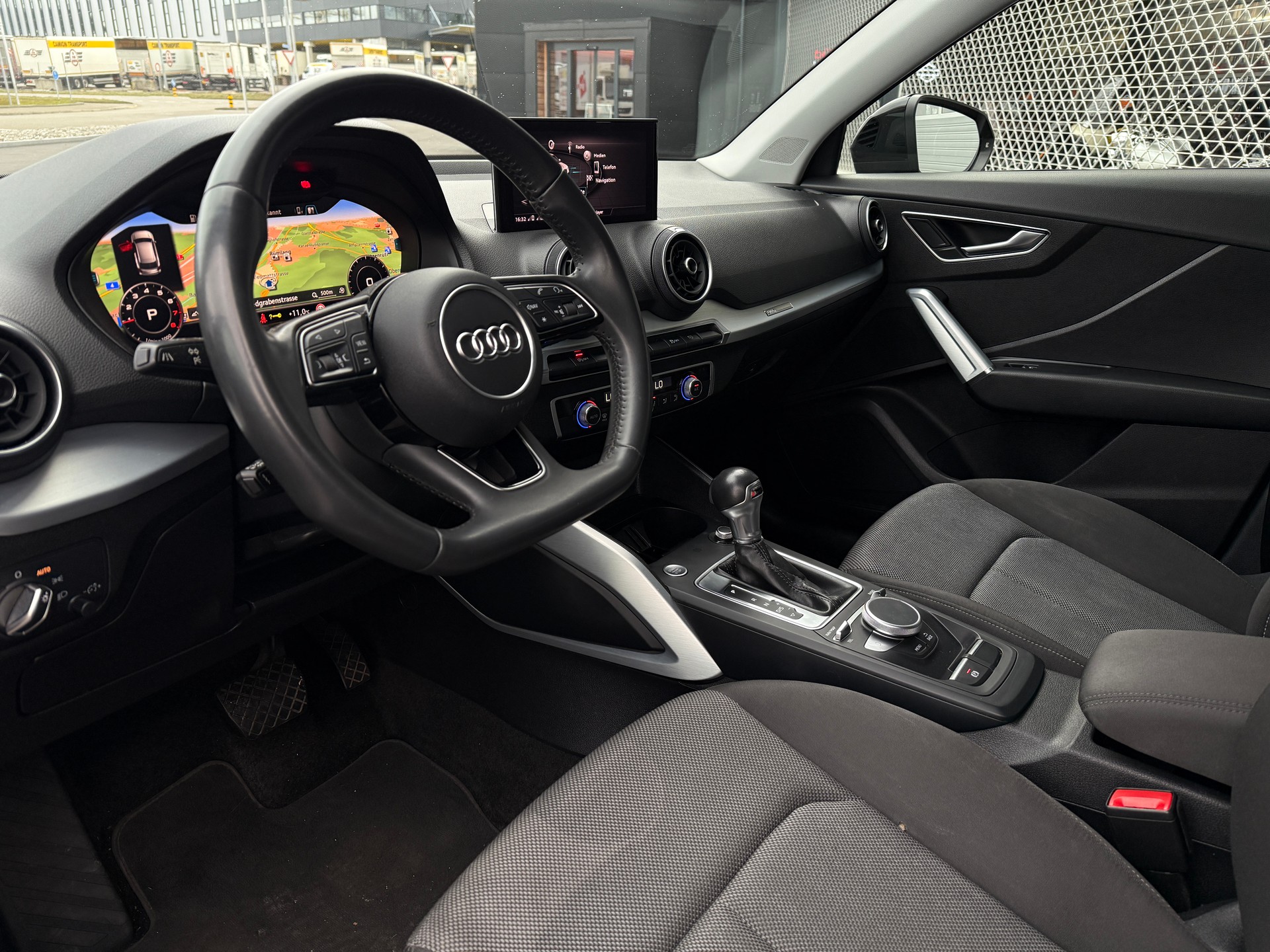 AUDI Q2 35 TFSI Sport S-tronic *All Black*-image-7