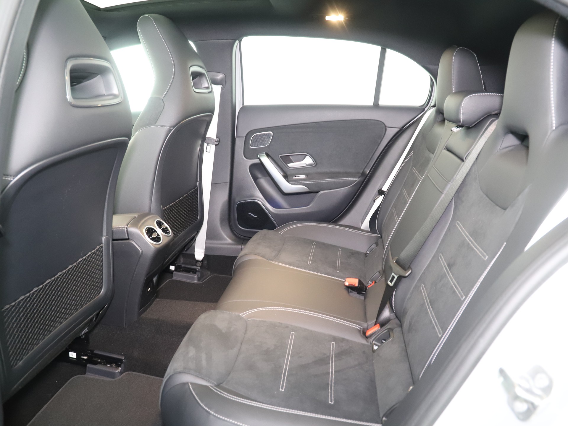 MERCEDES-BENZ A 250 4Matic 8G-DCT-image-10