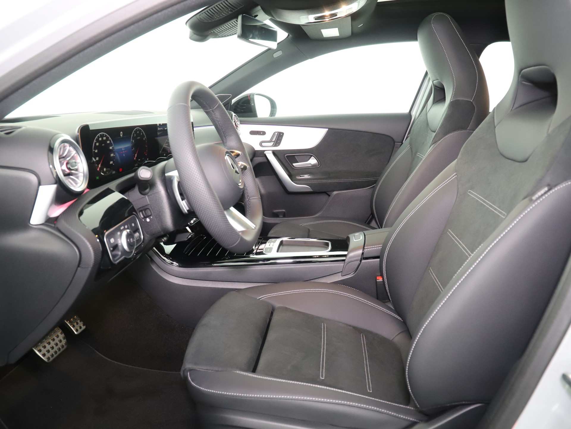 MERCEDES-BENZ A 250 4Matic 8G-DCT-image-9