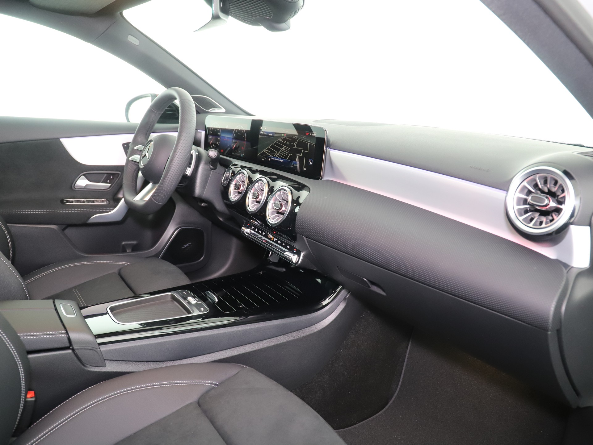 MERCEDES-BENZ A 250 4Matic 8G-DCT-image-11