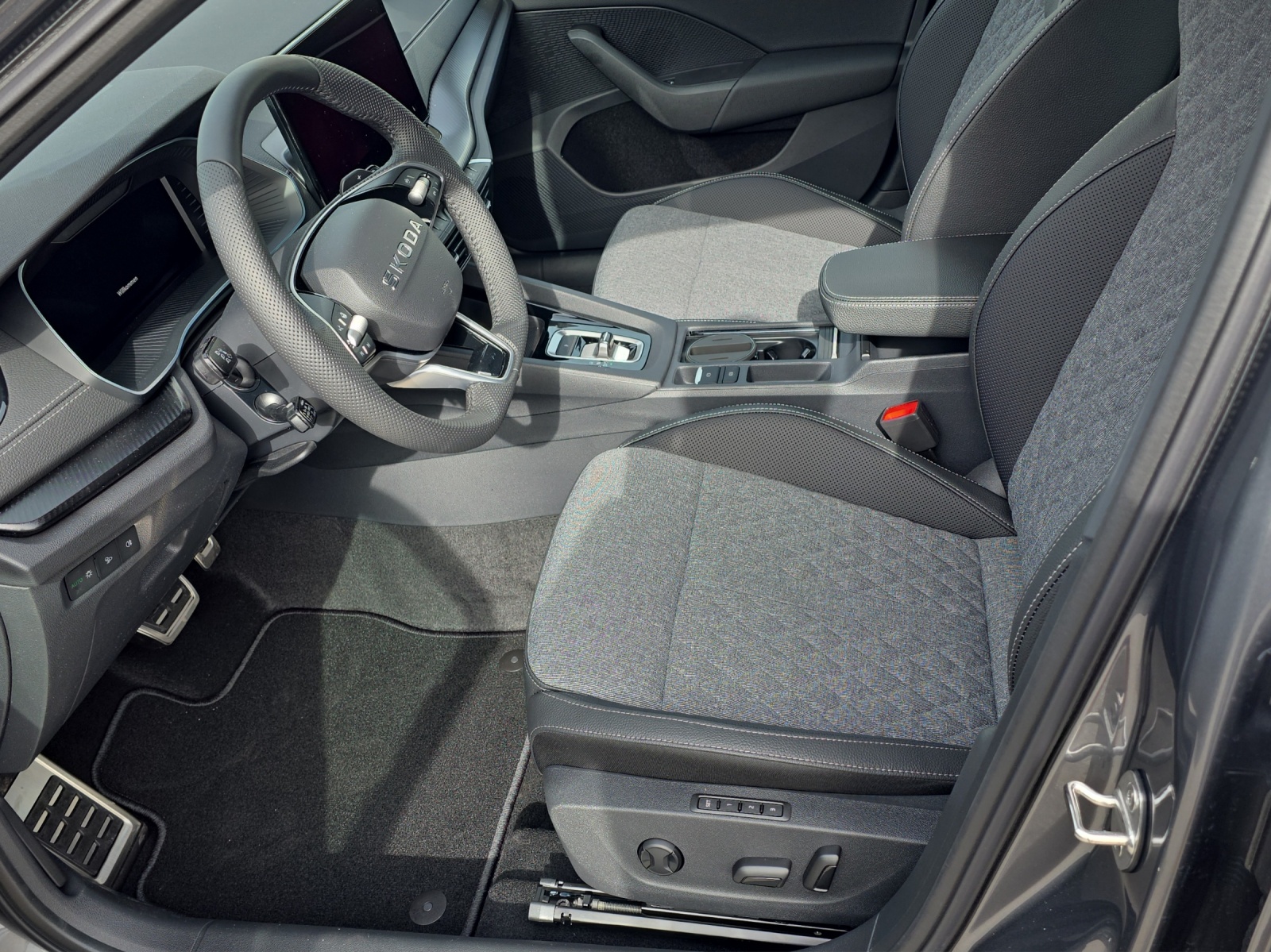 SKODA Octavia Combi 2.0 TSI DSG Dynamic 4x4-image-3