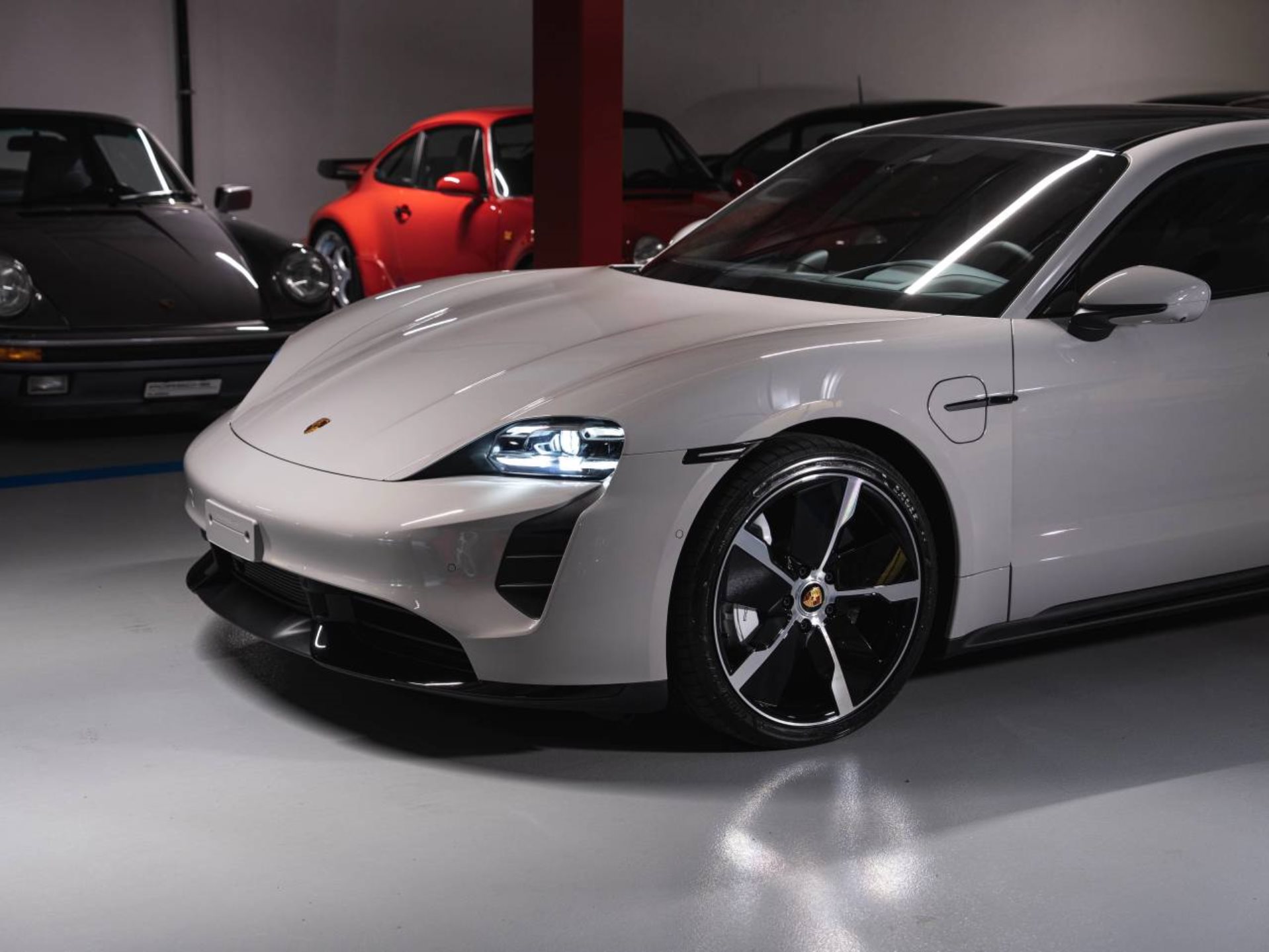 PORSCHE Taycan Turbo (MY23)-image-21