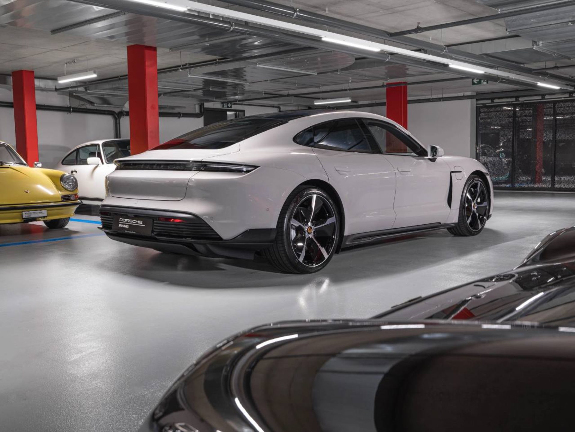 PORSCHE Taycan Turbo (MY23)-image-7